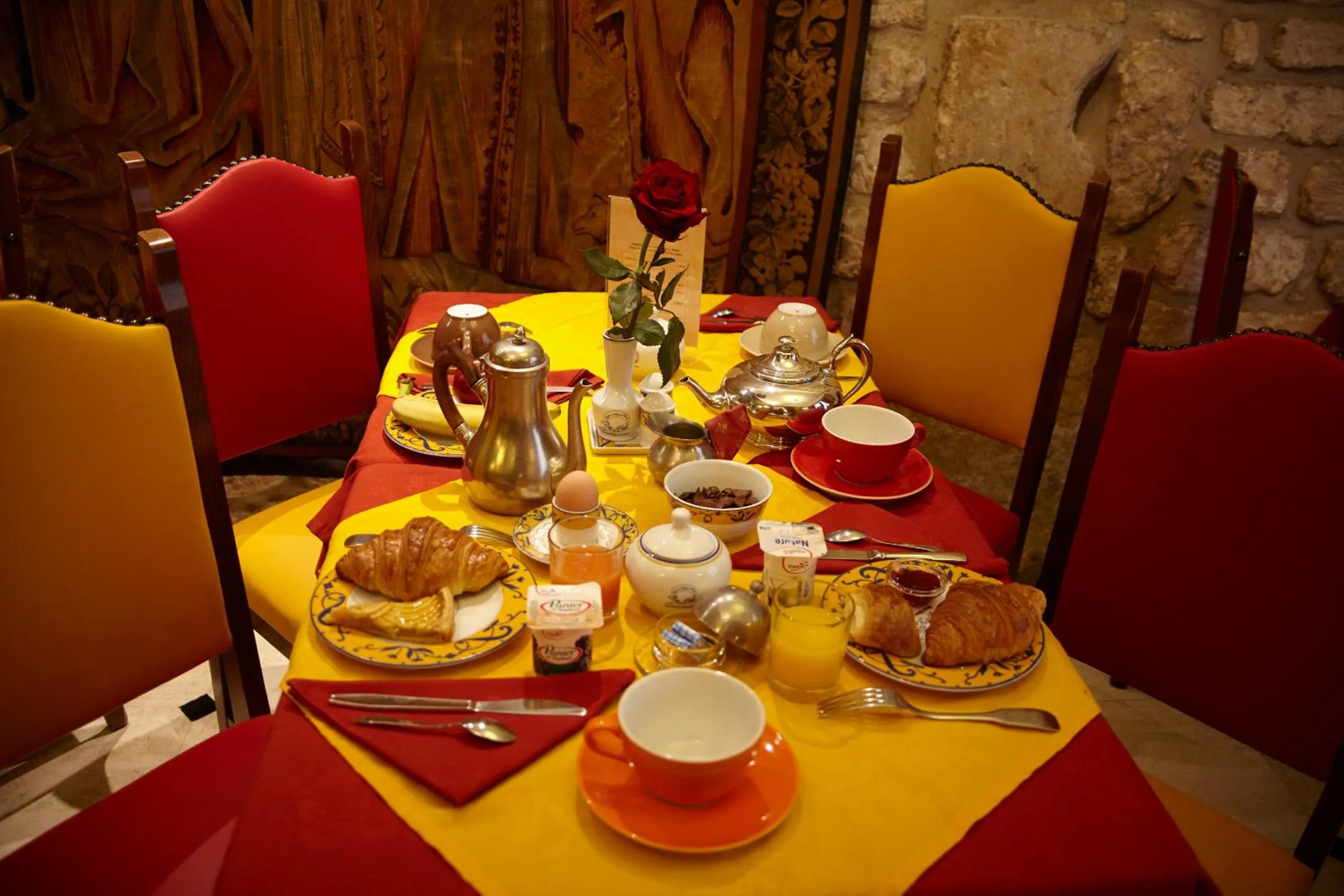 Restaurant/places to eat in Grand Hôtel Dechampaigne