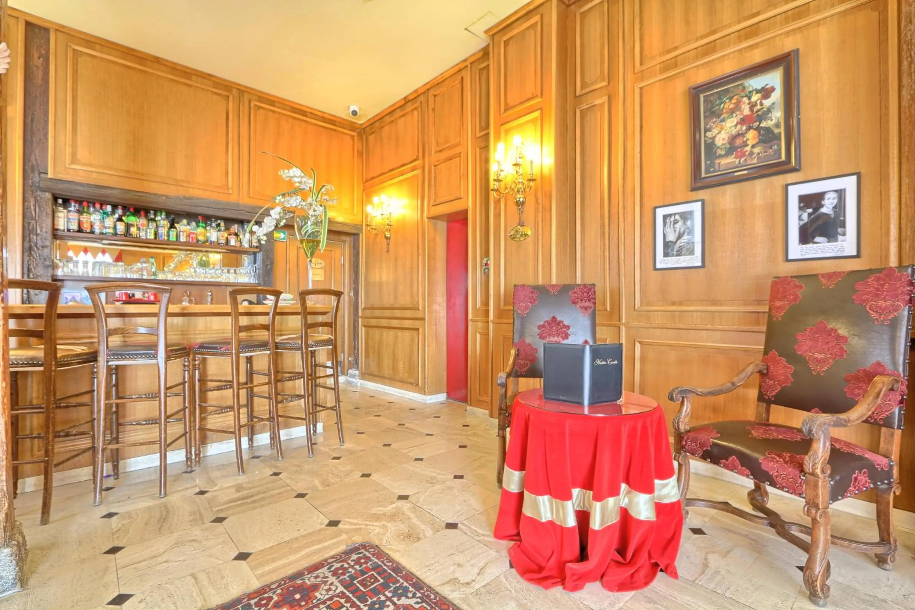 Lounge or bar in Grand Hôtel Dechampaigne