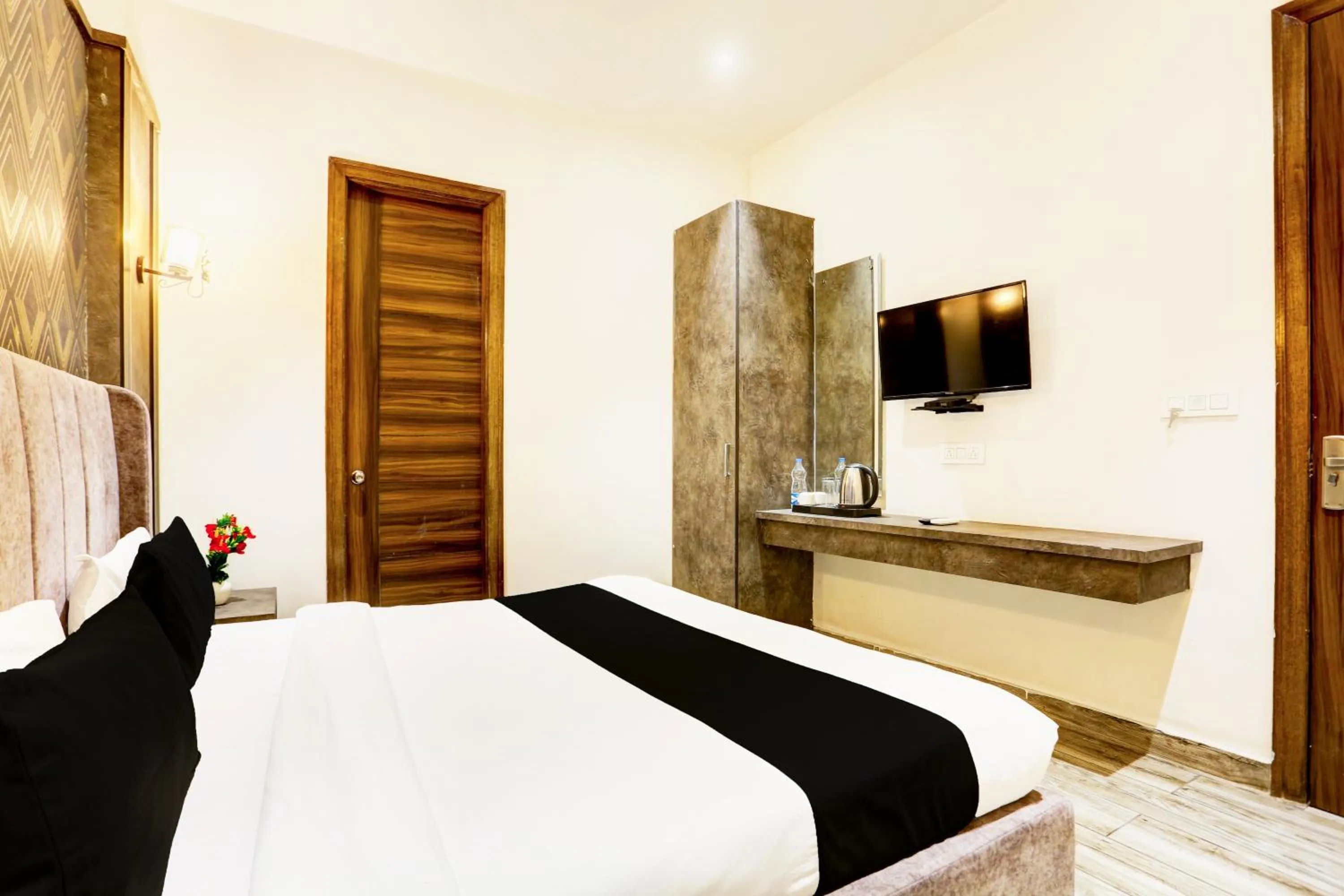 Bedroom, Bed in Super Collection O Amritsar Near Bus Stand