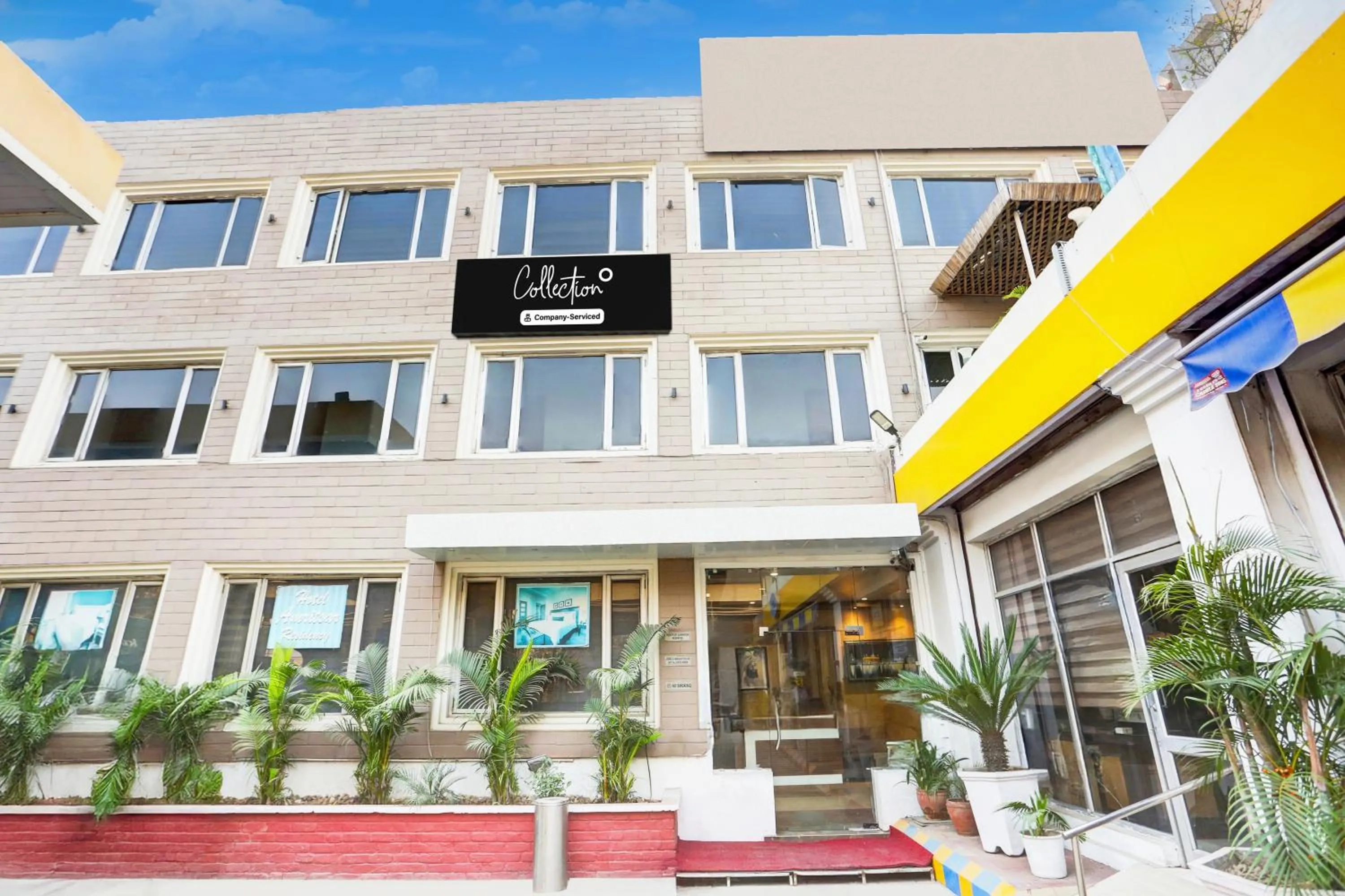 Facade/entrance in Super Collection O Amritsar Near Bus Stand