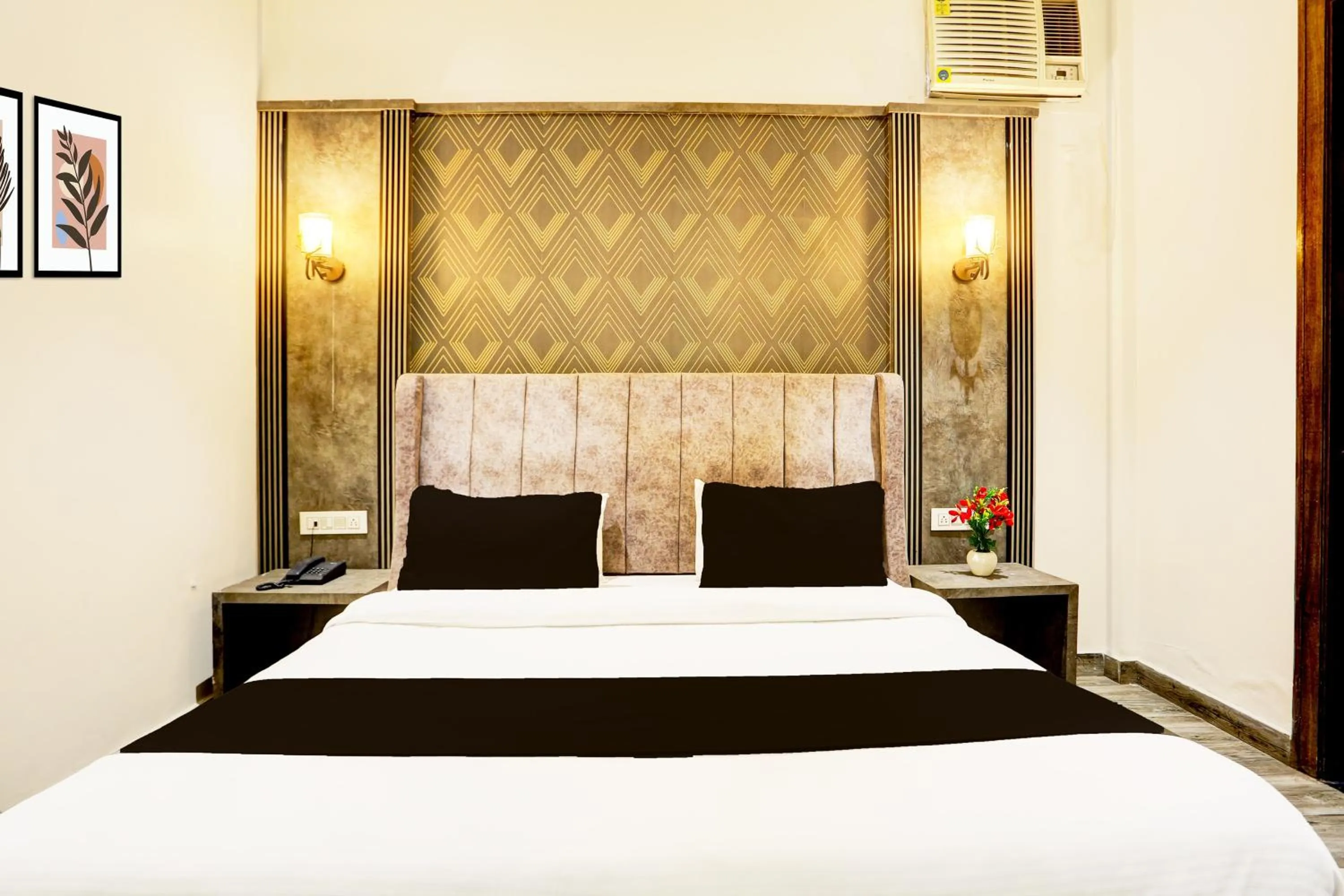 Bedroom, Bed in Super Collection O Amritsar Near Bus Stand