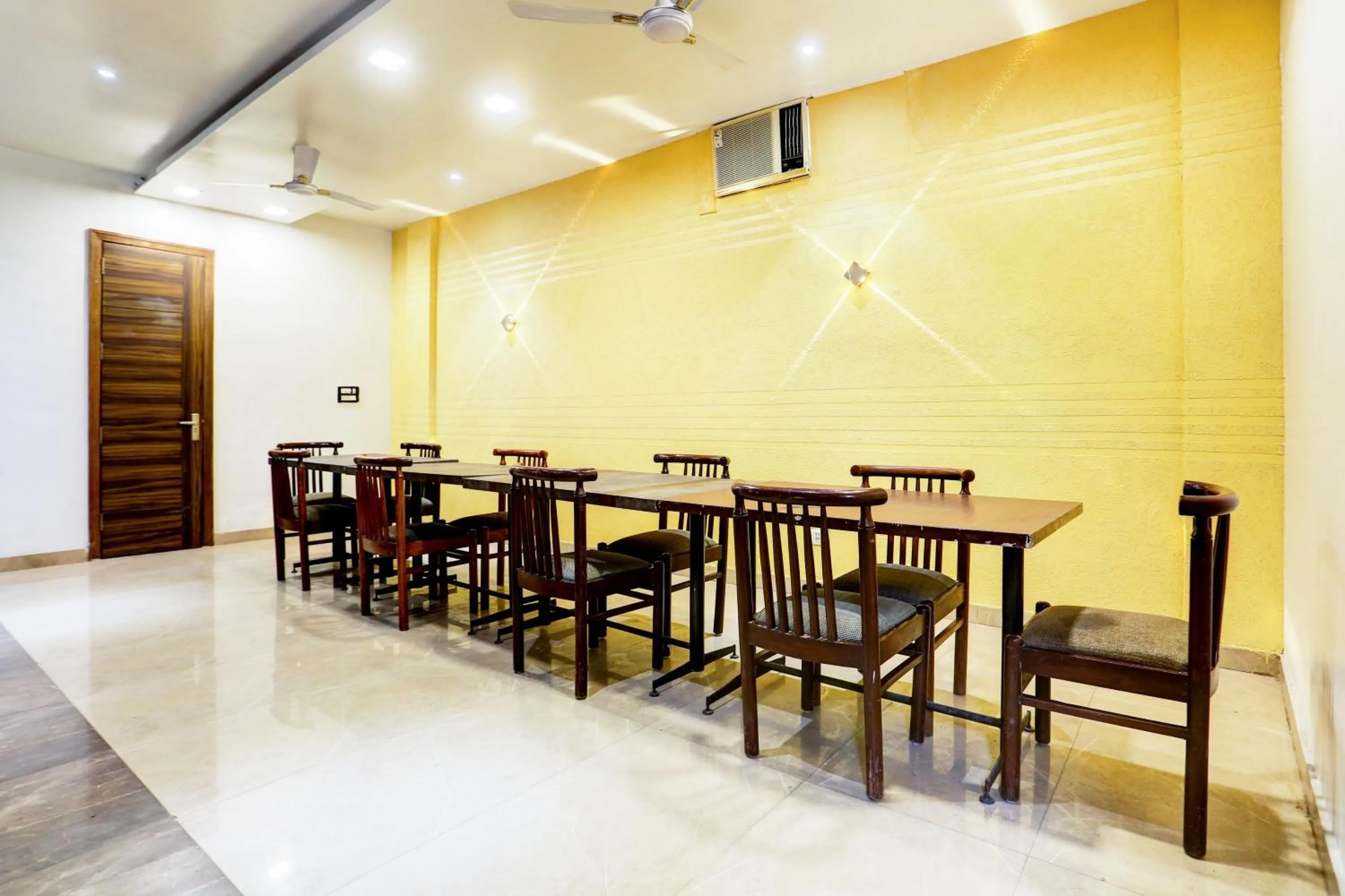 Restaurant/places to eat in Super Collection O Amritsar Near Bus Stand