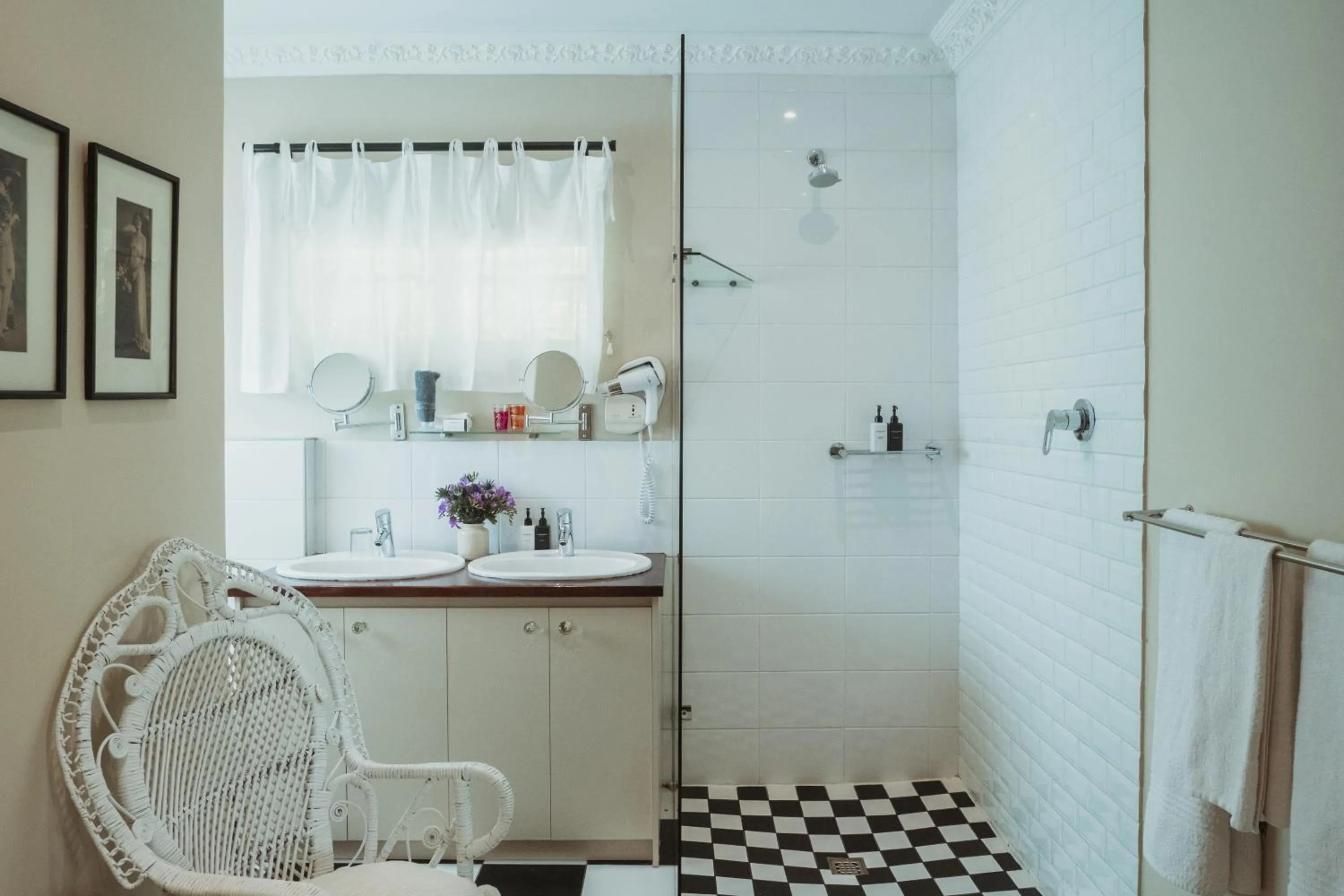 Shower in Baruch Guesthouse on Lovell
