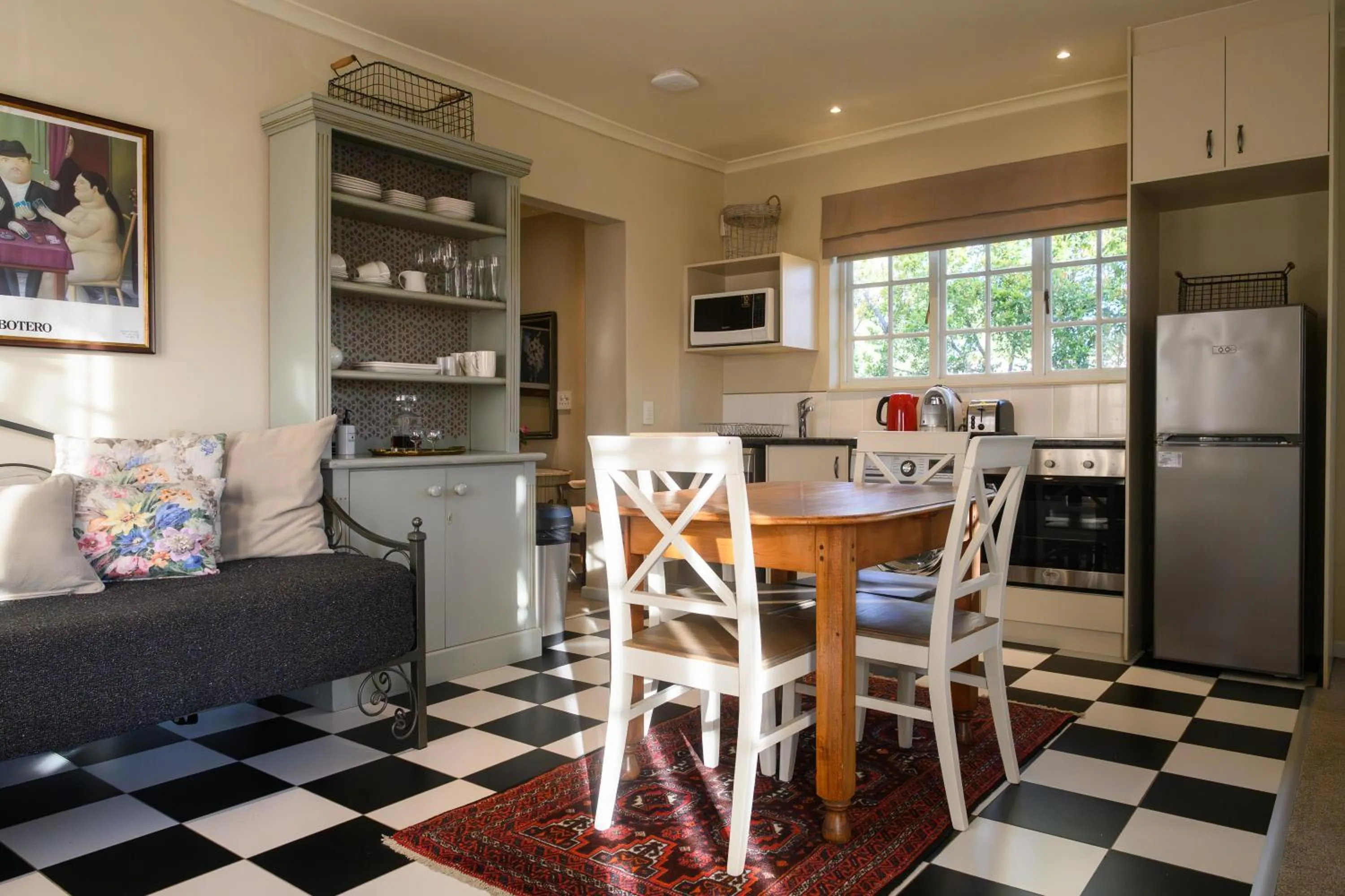 Kitchen or kitchenette in Baruch Guesthouse on Lovell