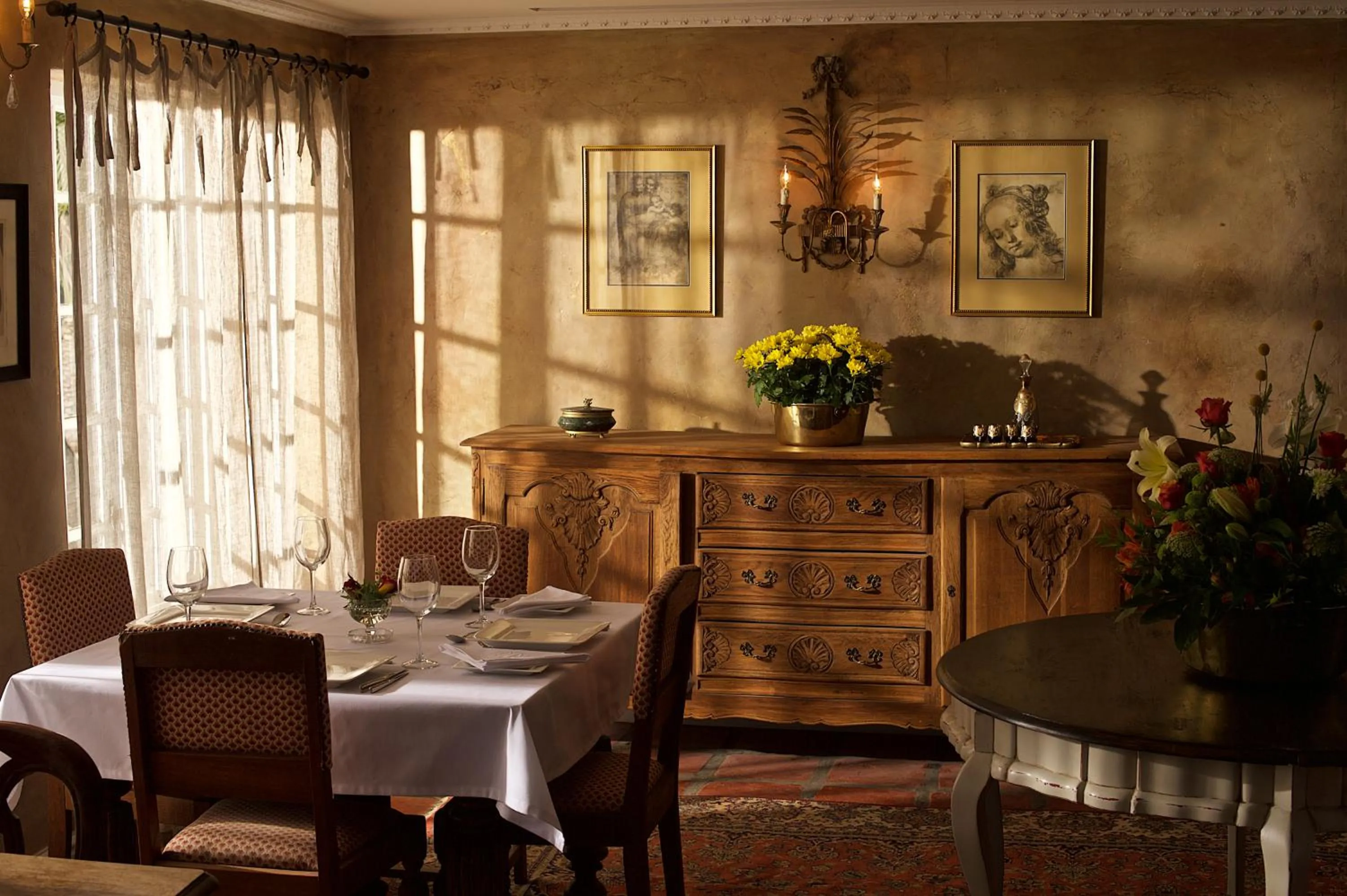 Dining area in Baruch Guesthouse on Lovell