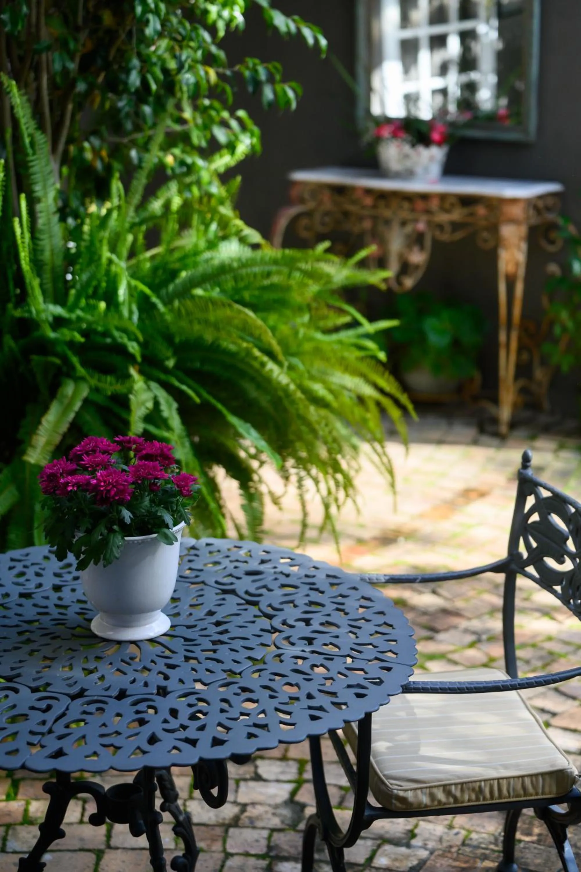 Decorative detail in Baruch Guesthouse on Lovell