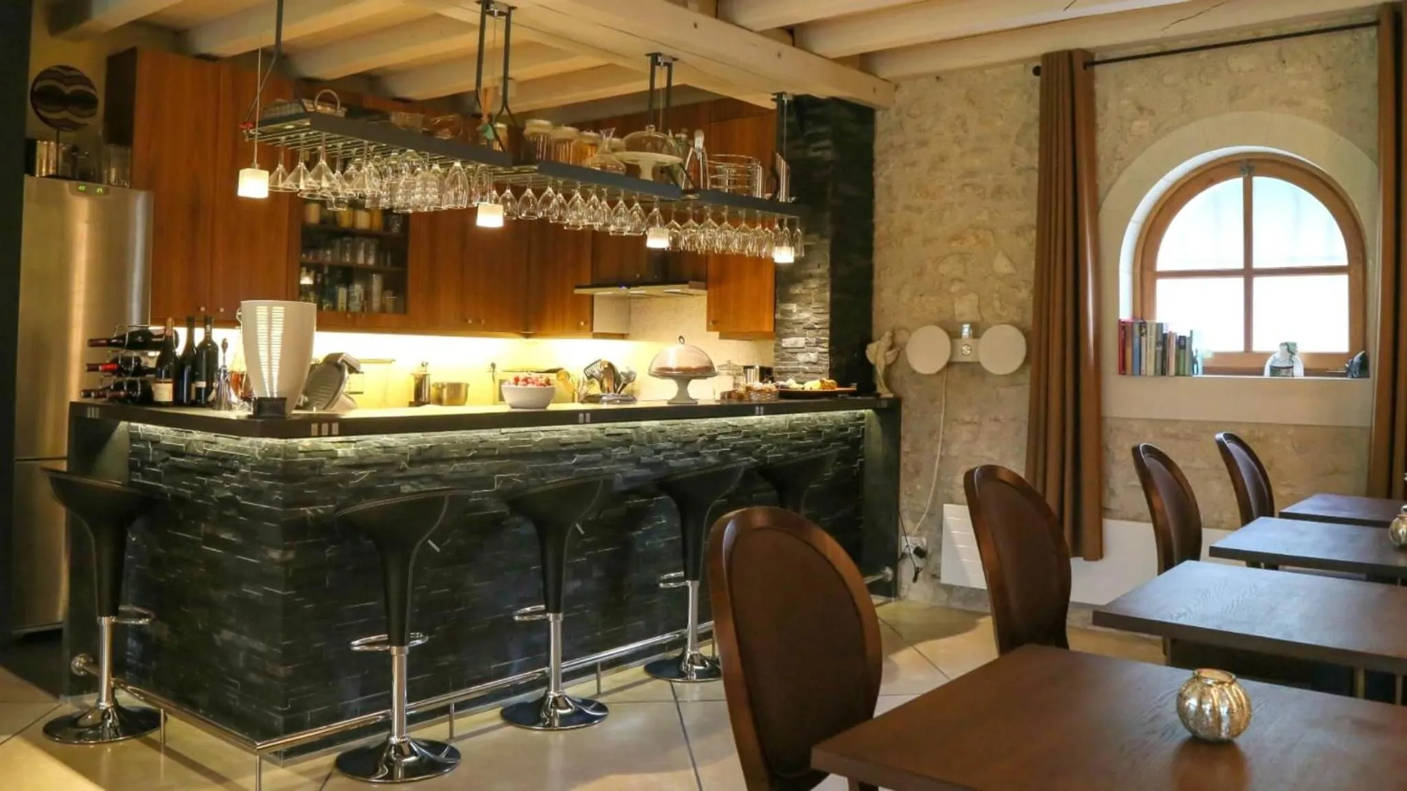 Lounge or bar in Les Loges de Saint Eloi