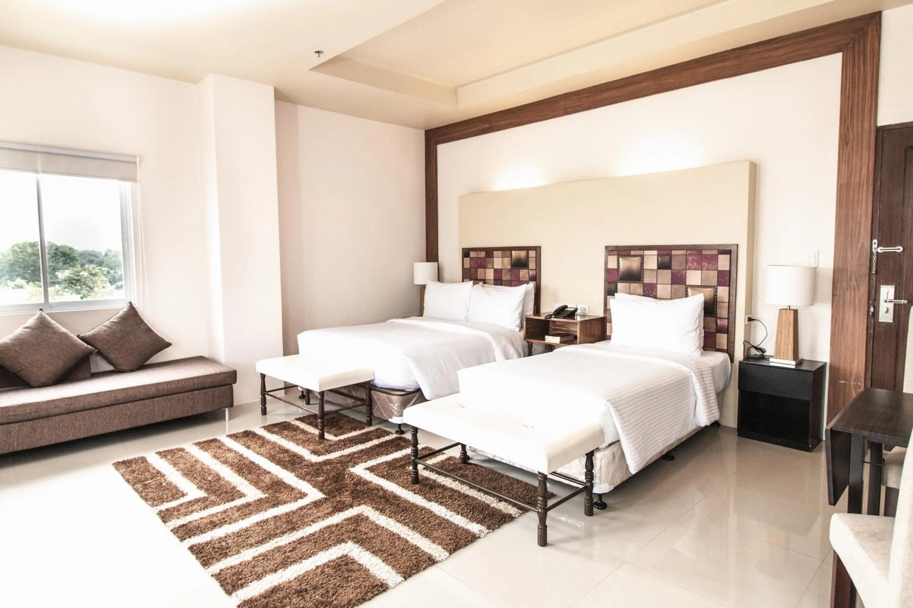 Bedroom, Bed in Sierra Hotel