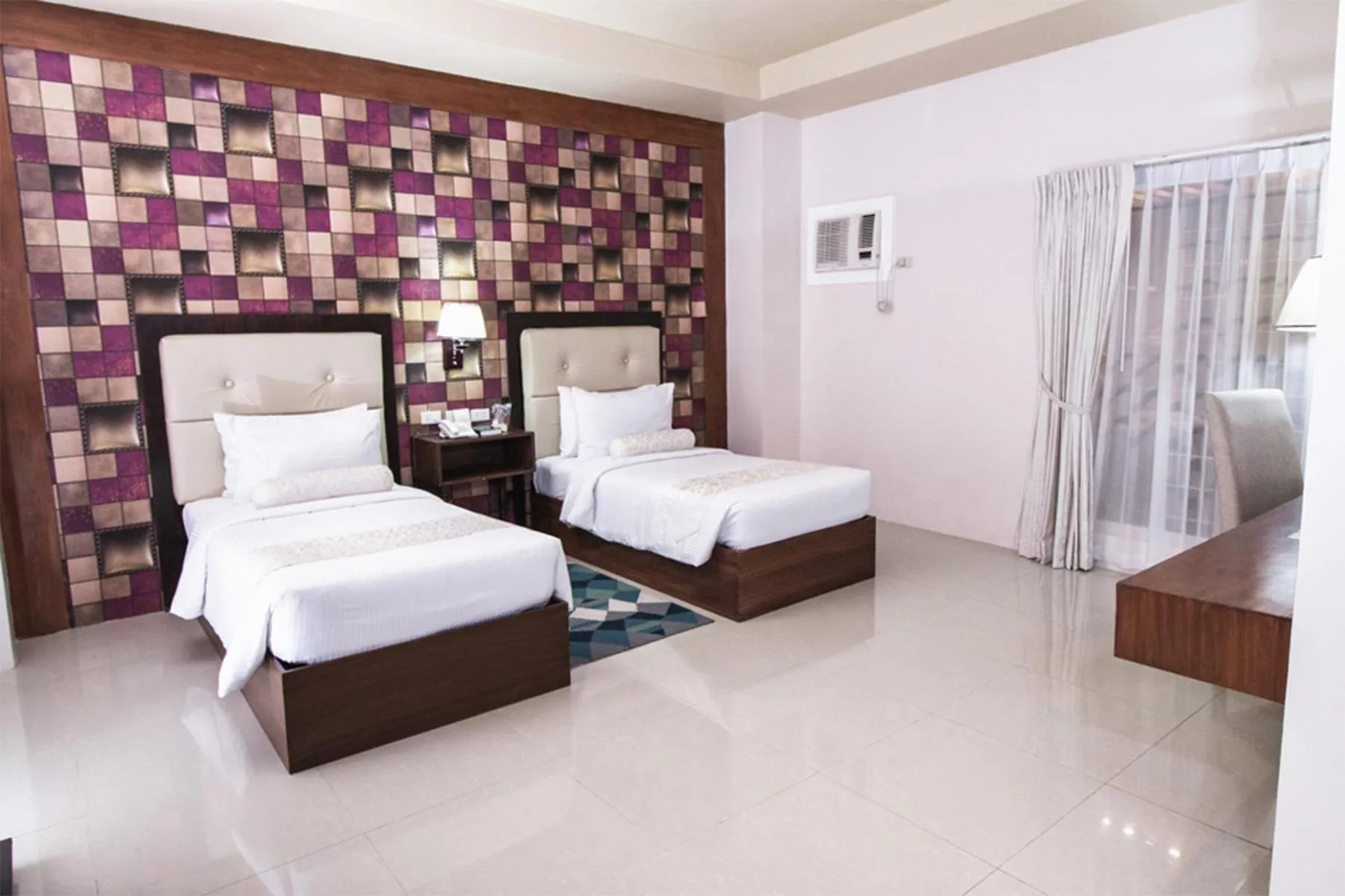 Bedroom, Bed in Sierra Hotel