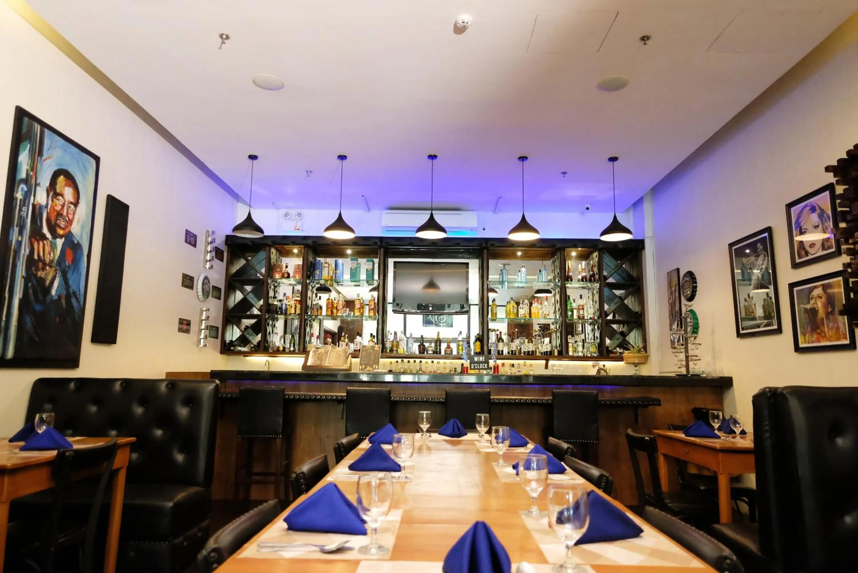 Lounge or bar in Sierra Hotel