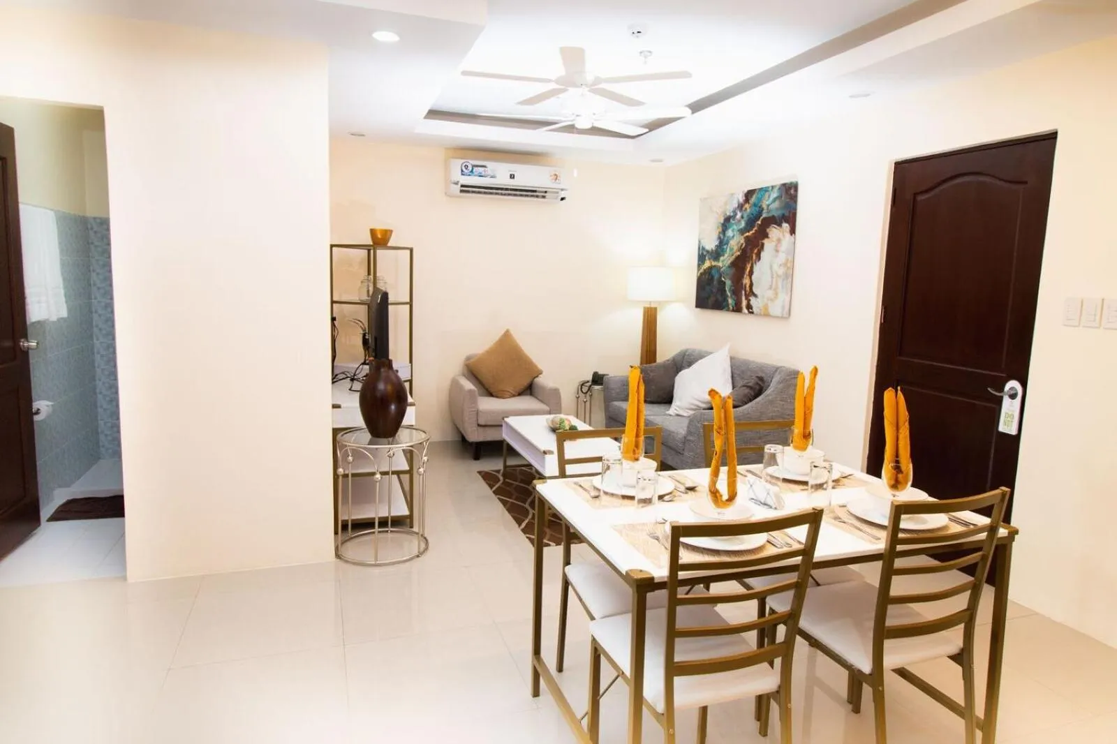 Living room in Sierra Hotel