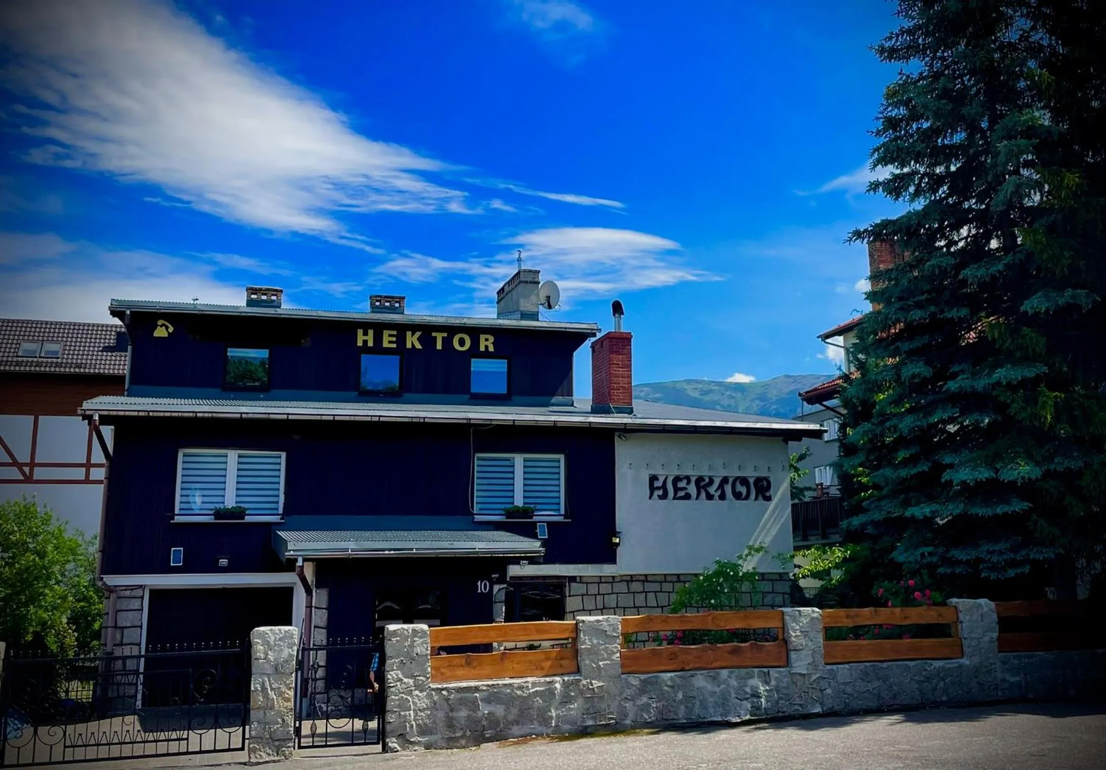 Property building in Willa Hektor