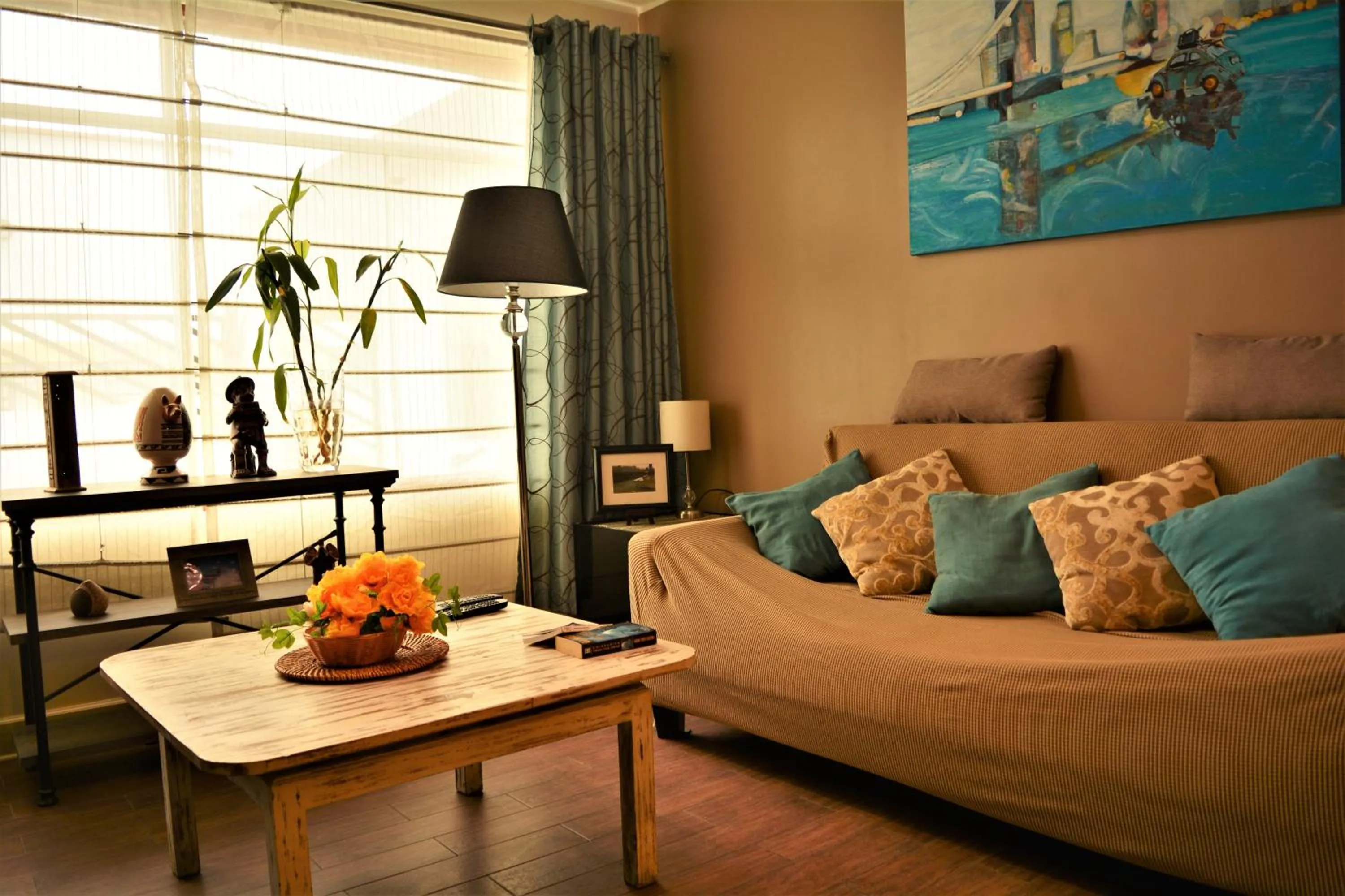 Communal lounge/ TV room in Kangaroo Wasi Airport Bed & Breakfast