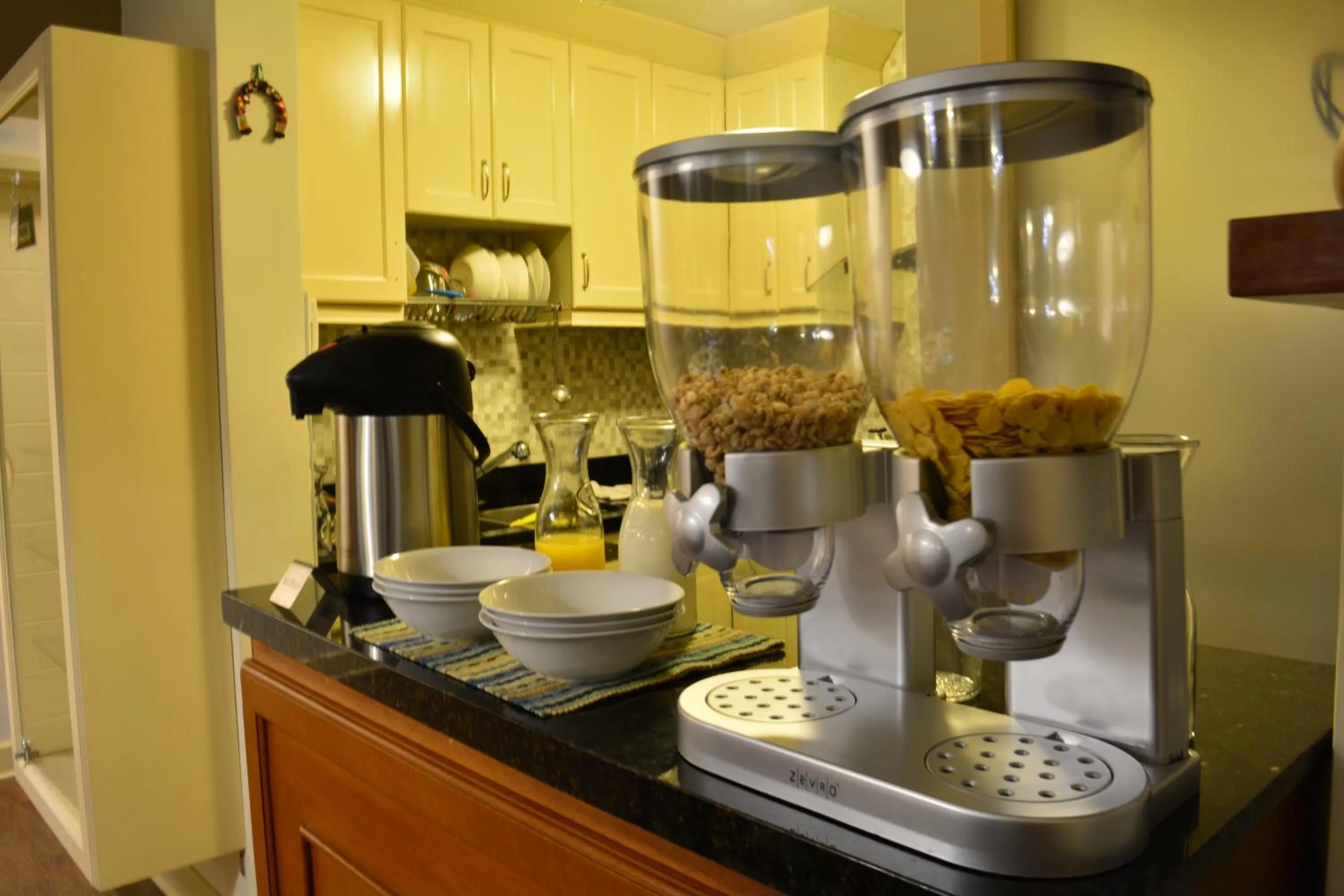 Kitchen or kitchenette in Kangaroo Wasi Airport Bed & Breakfast