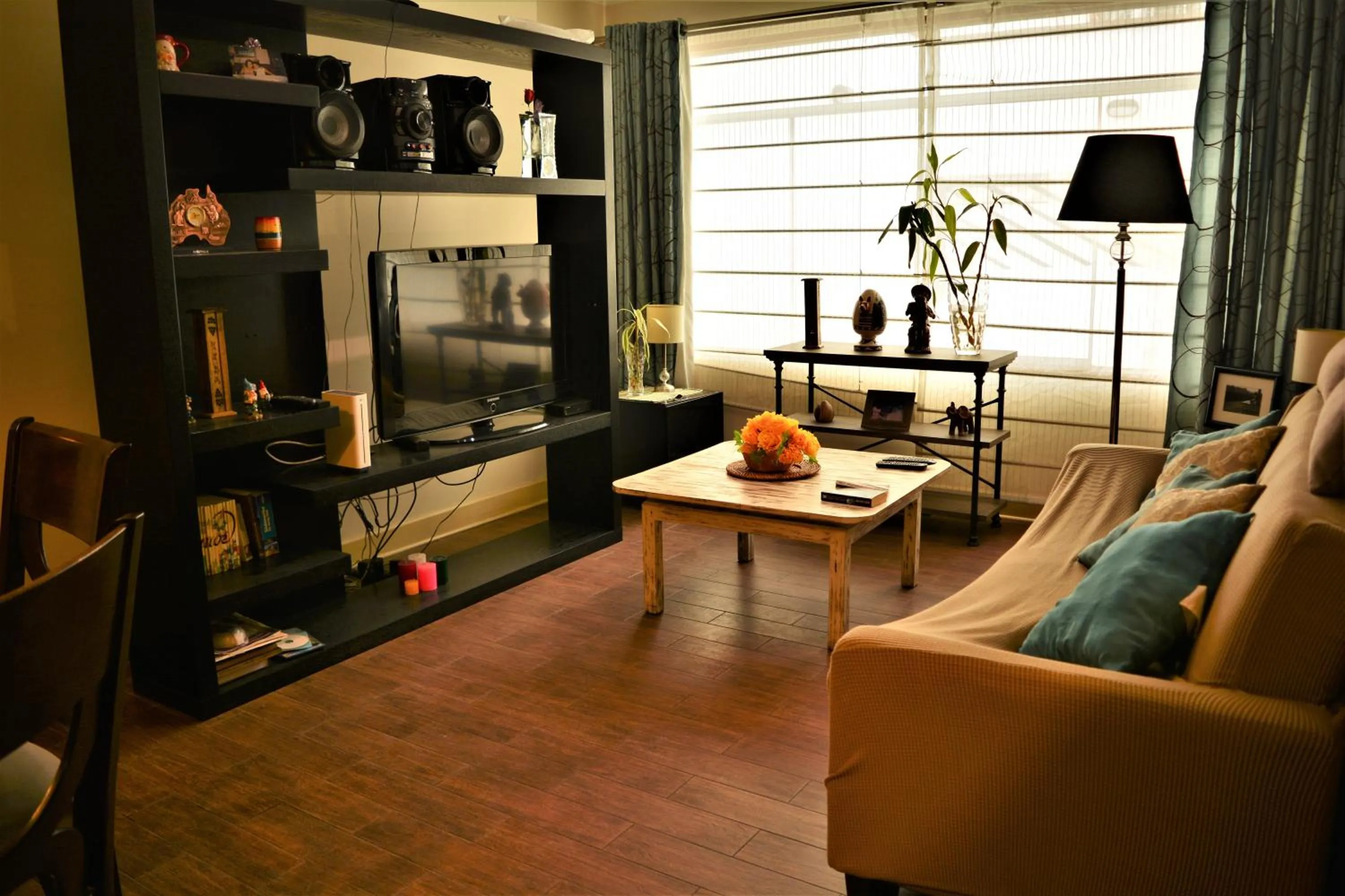 Communal lounge/ TV room in Kangaroo Wasi Airport Bed & Breakfast