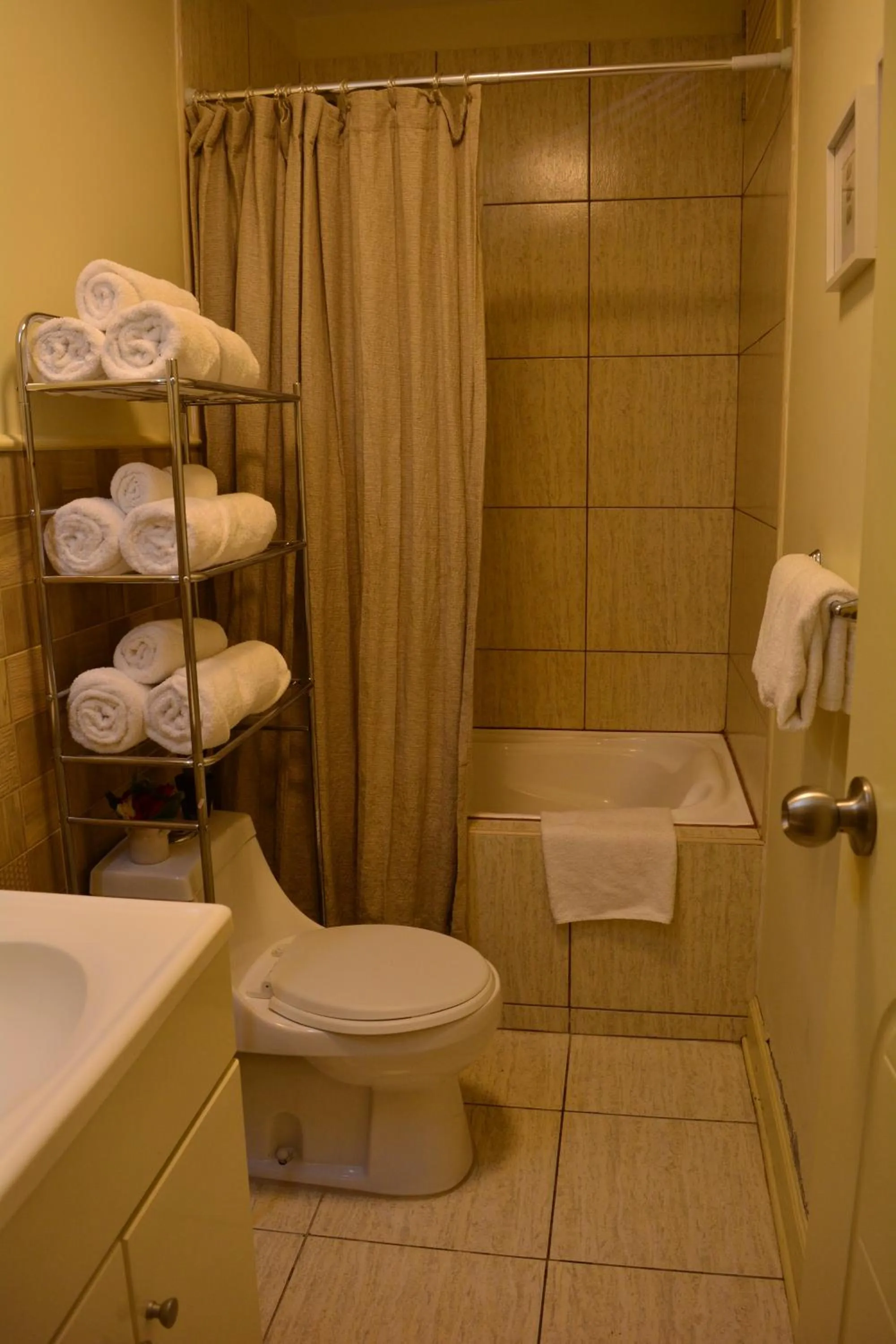 Bathroom in Kangaroo Wasi Airport Bed & Breakfast