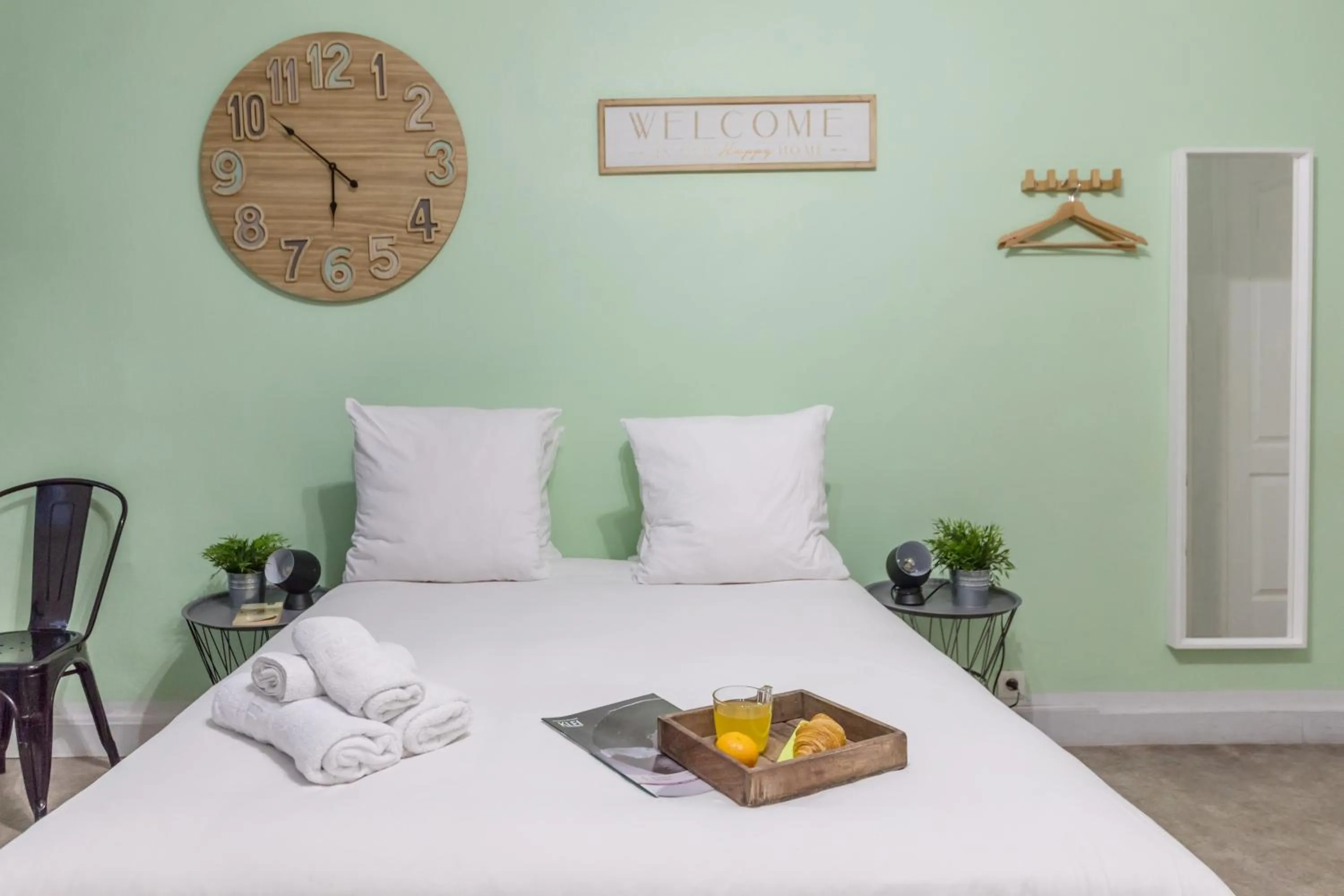 Photo of the whole room, Bed in WS Hôtel de Ville - Le Marais