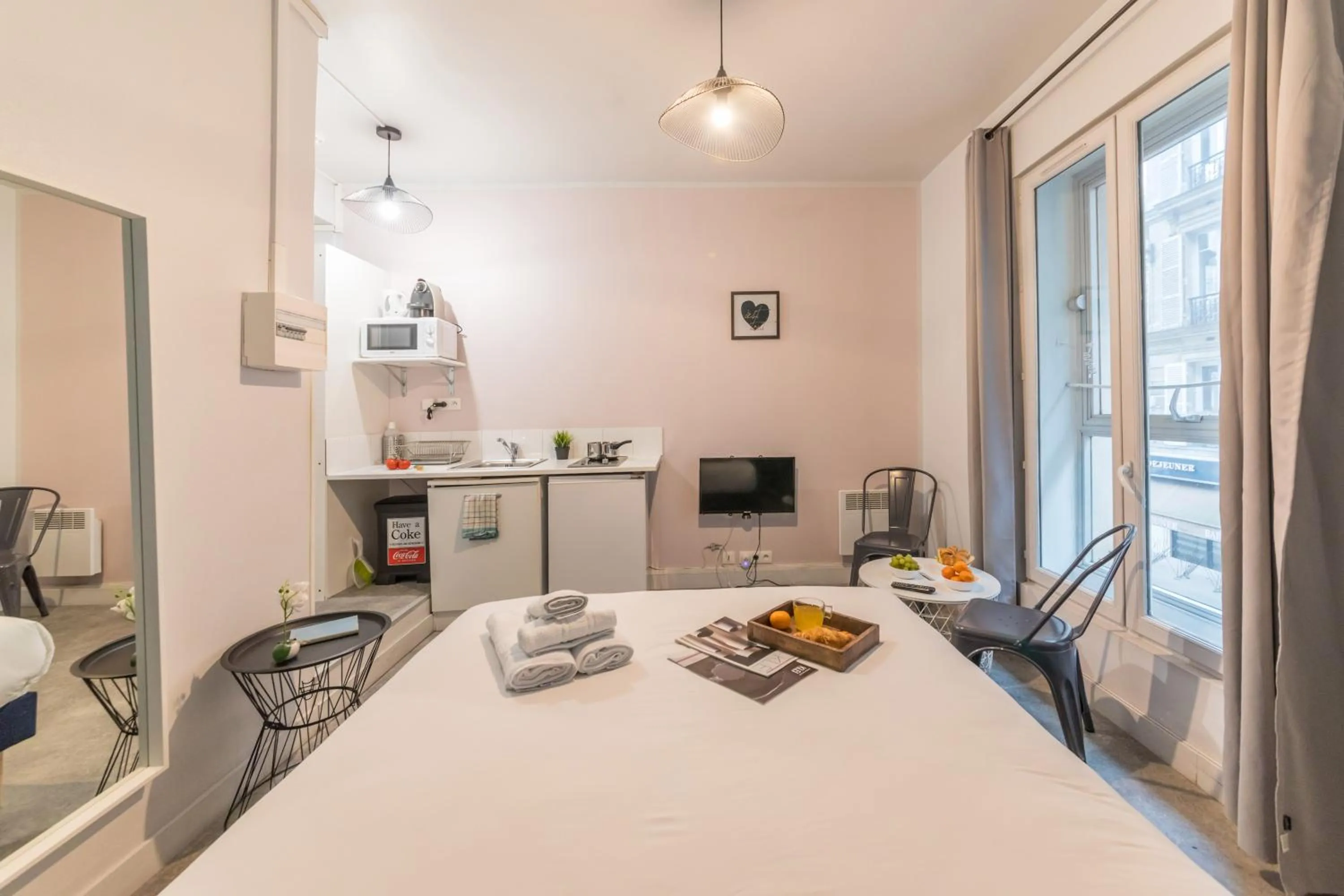 Photo of the whole room, Bed in WS Hôtel de Ville - Le Marais