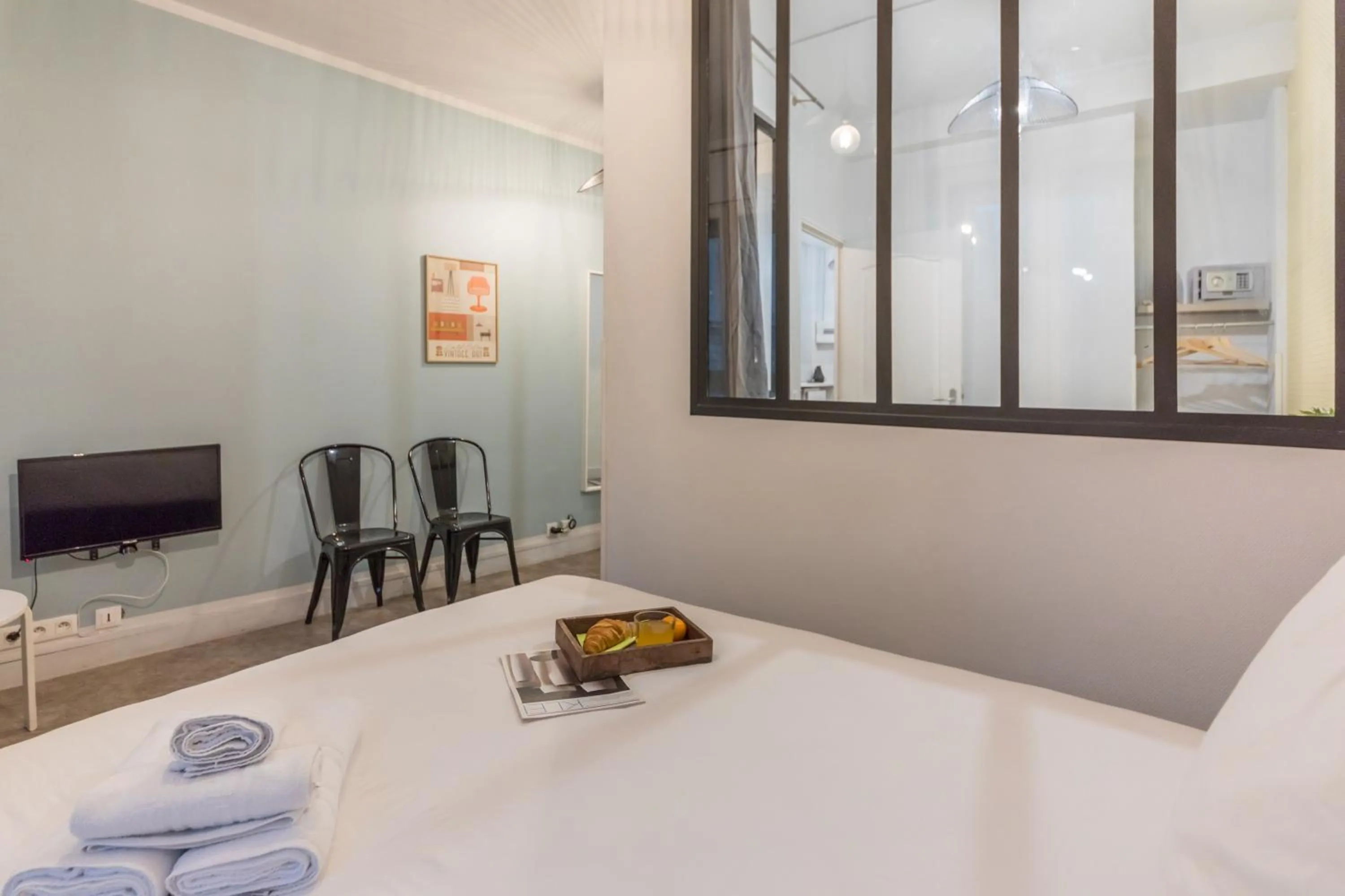 Bedroom, Bed in WS Hôtel de Ville - Le Marais