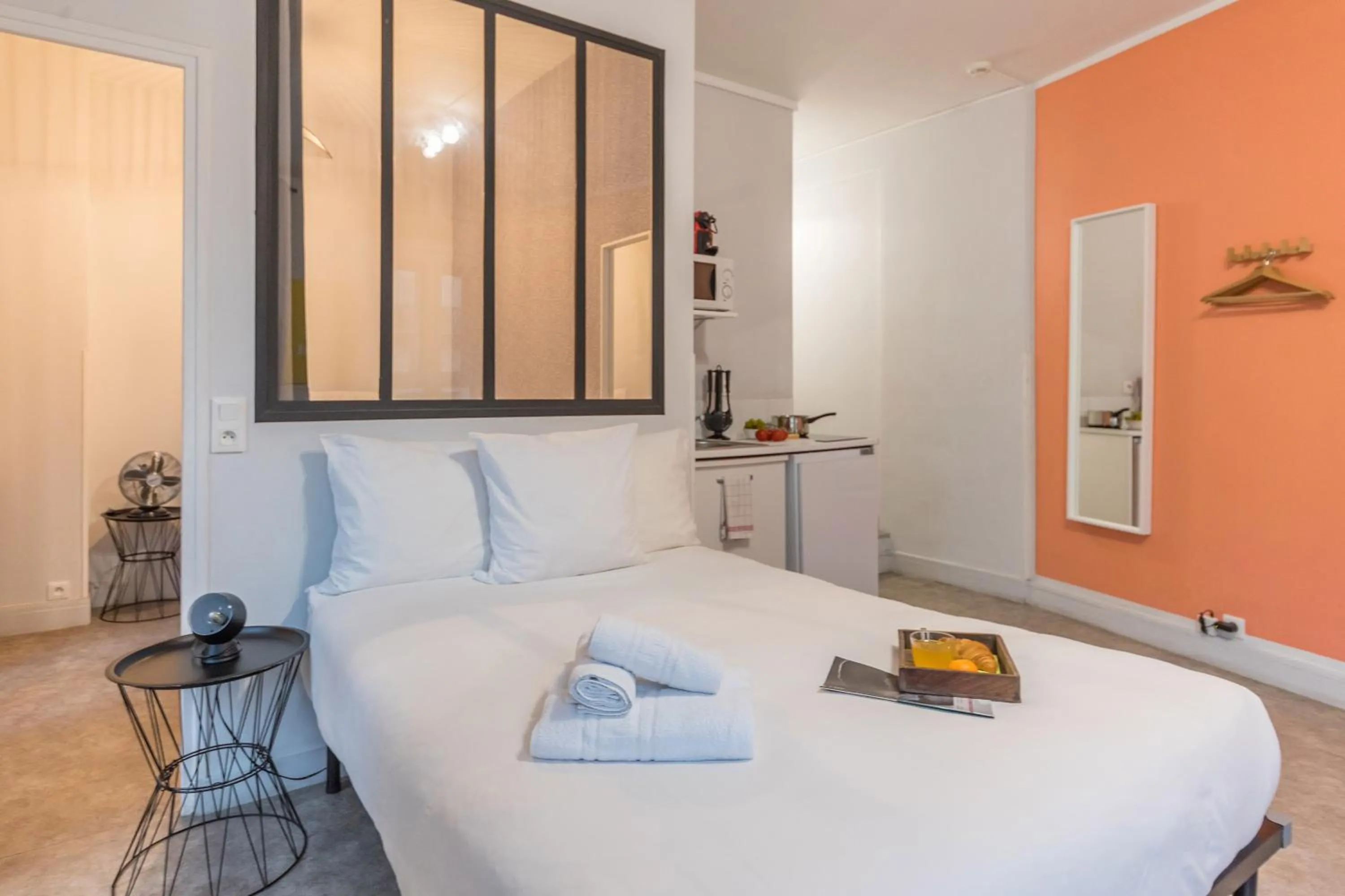 Photo of the whole room, Bed in WS Hôtel de Ville - Le Marais