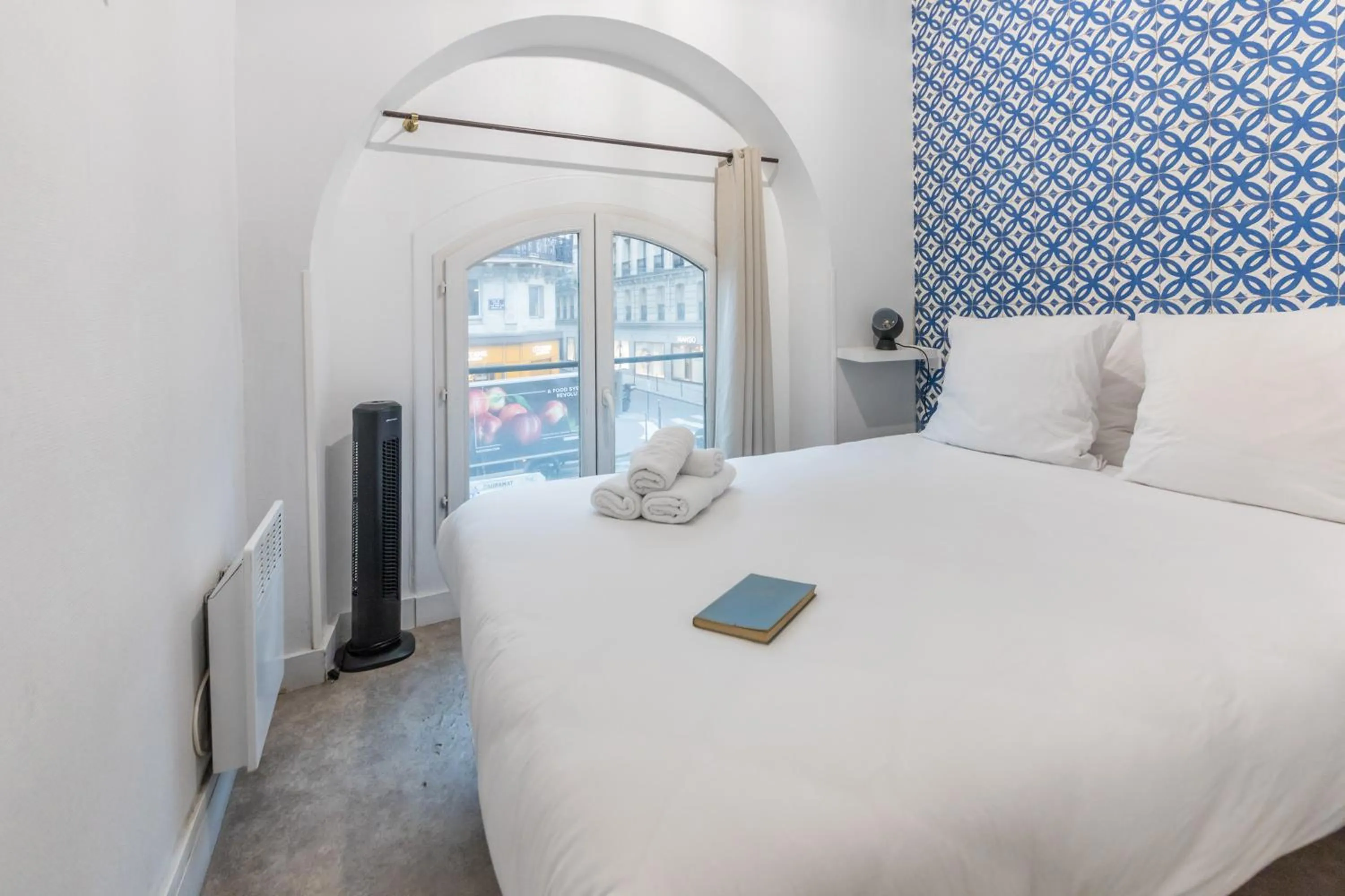 Photo of the whole room, Bed in WS Hôtel de Ville - Le Marais