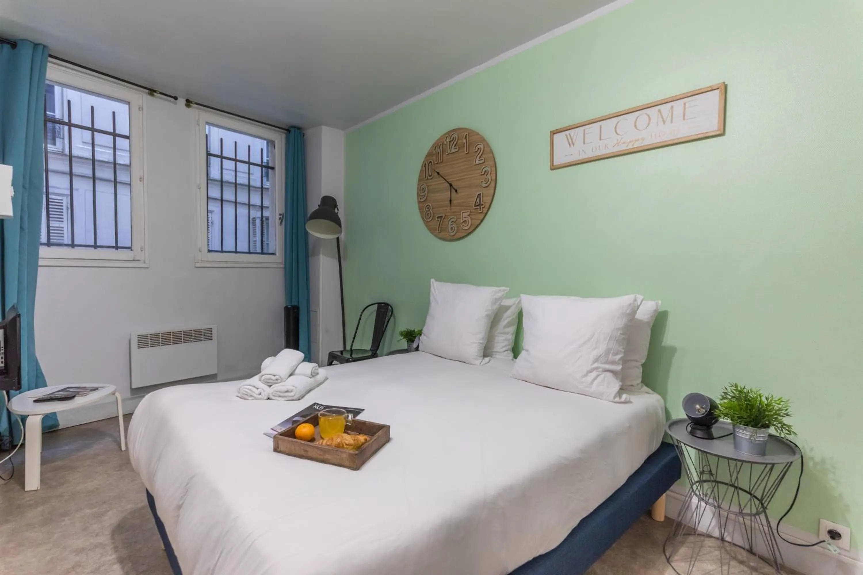 Photo of the whole room, Bed in WS Hôtel de Ville - Le Marais