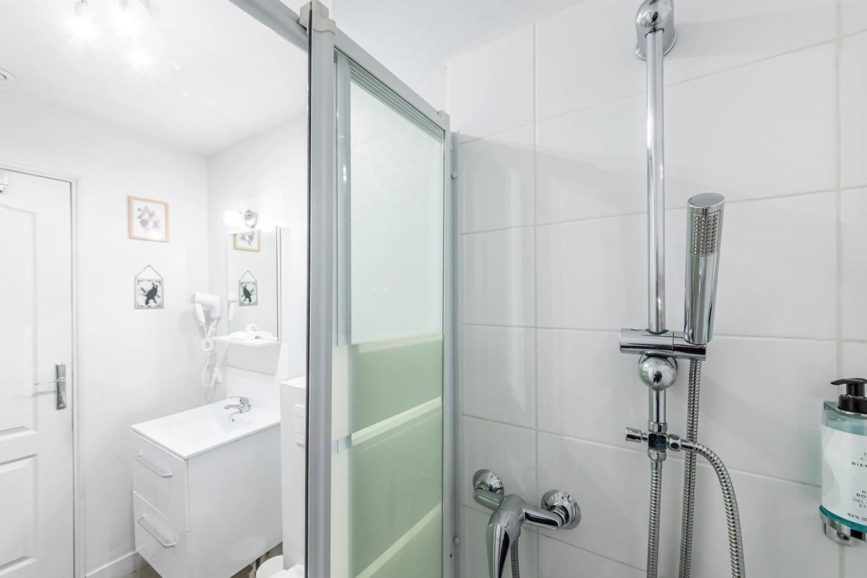 Shower in WS Hôtel de Ville - Le Marais