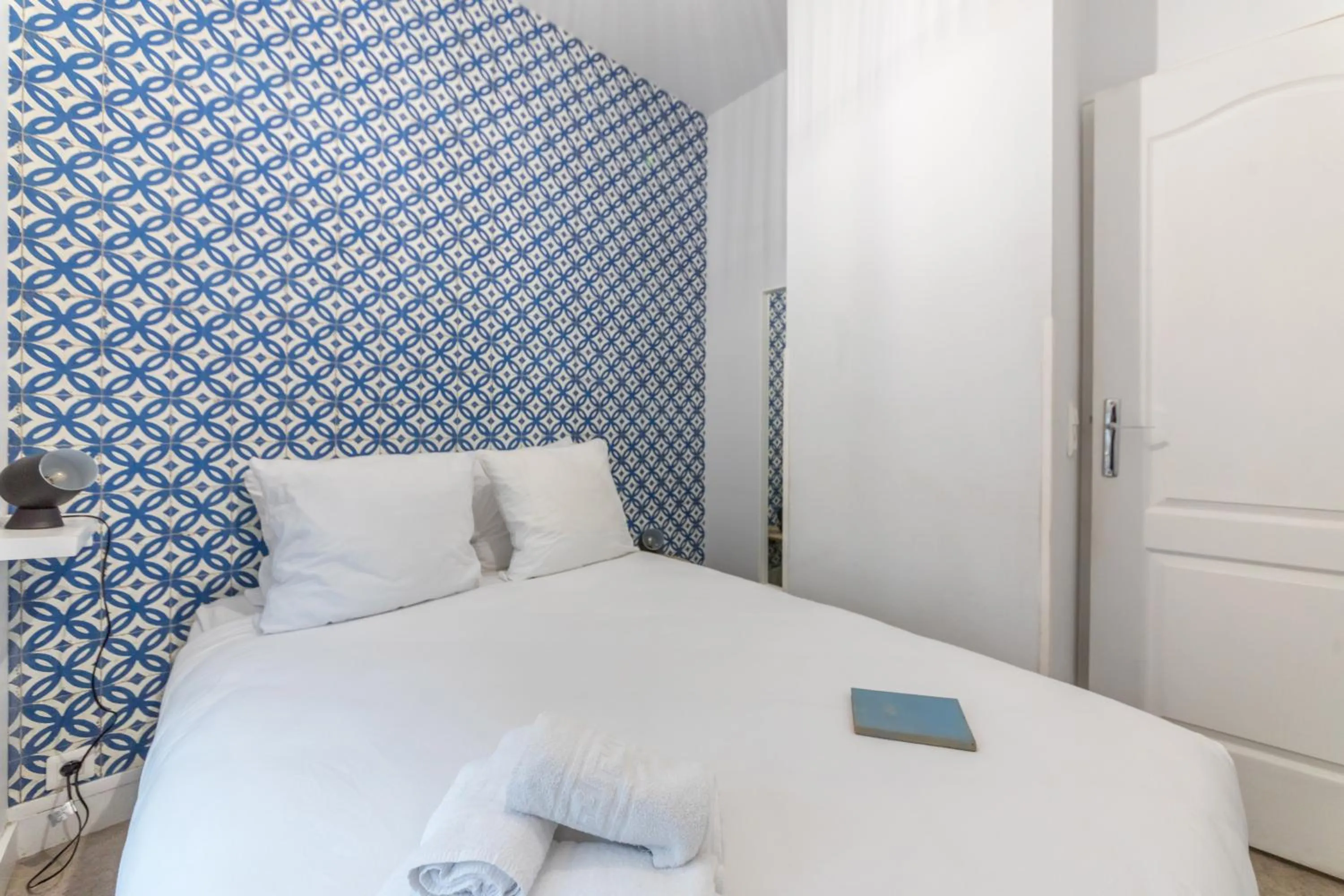 Photo of the whole room, Bed in WS Hôtel de Ville - Le Marais