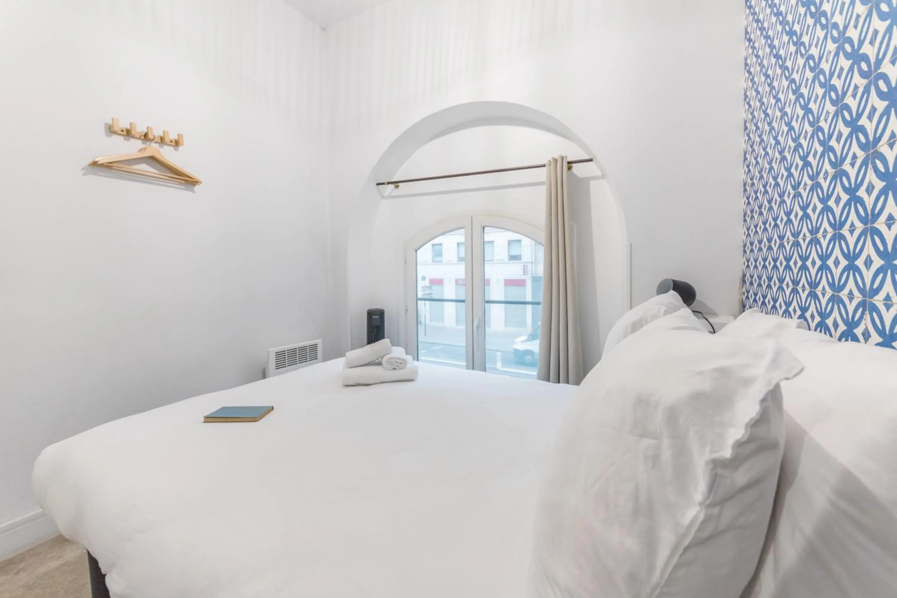 Photo of the whole room, Bed in WS Hôtel de Ville - Le Marais