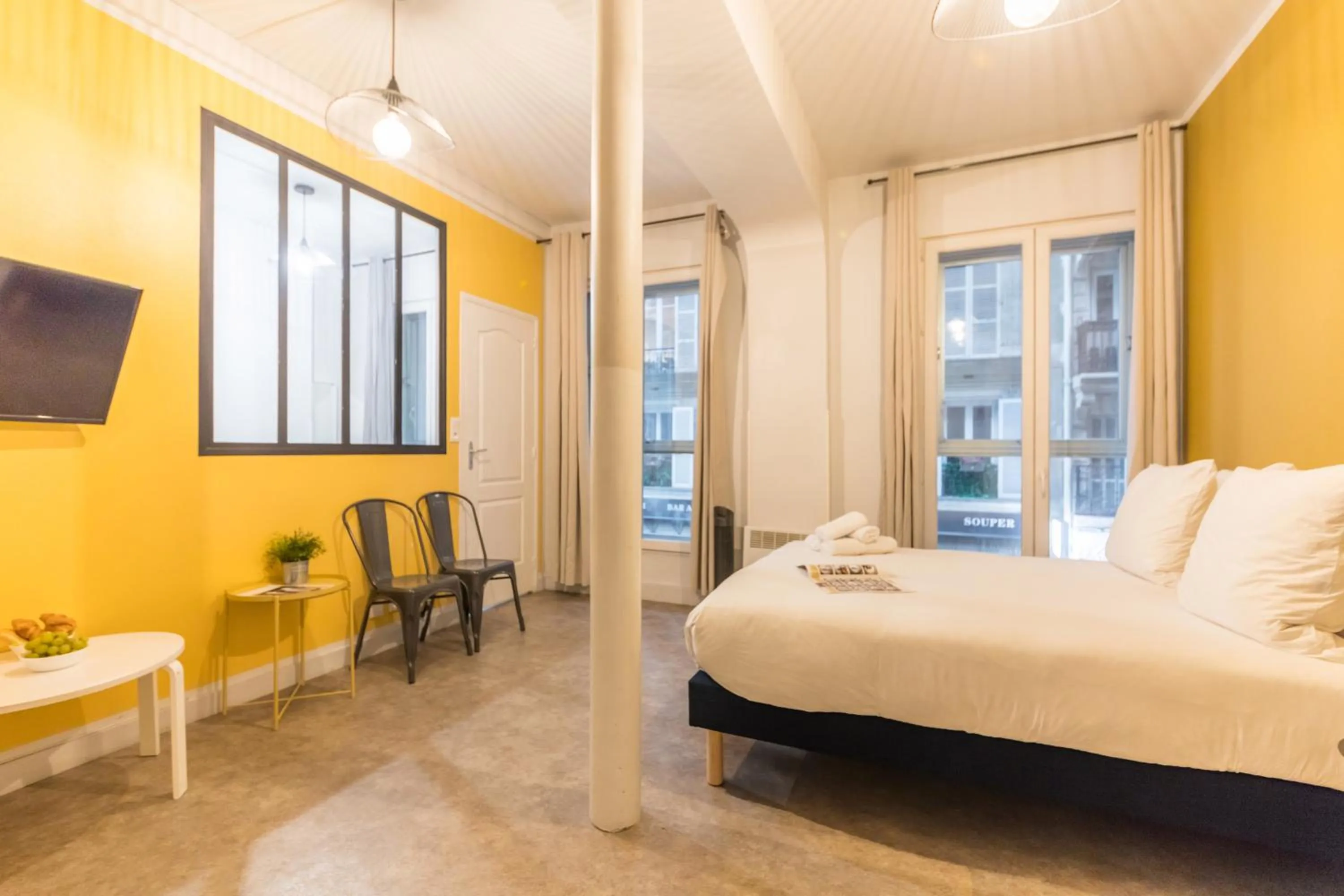 Photo of the whole room, Bed in WS Hôtel de Ville - Le Marais