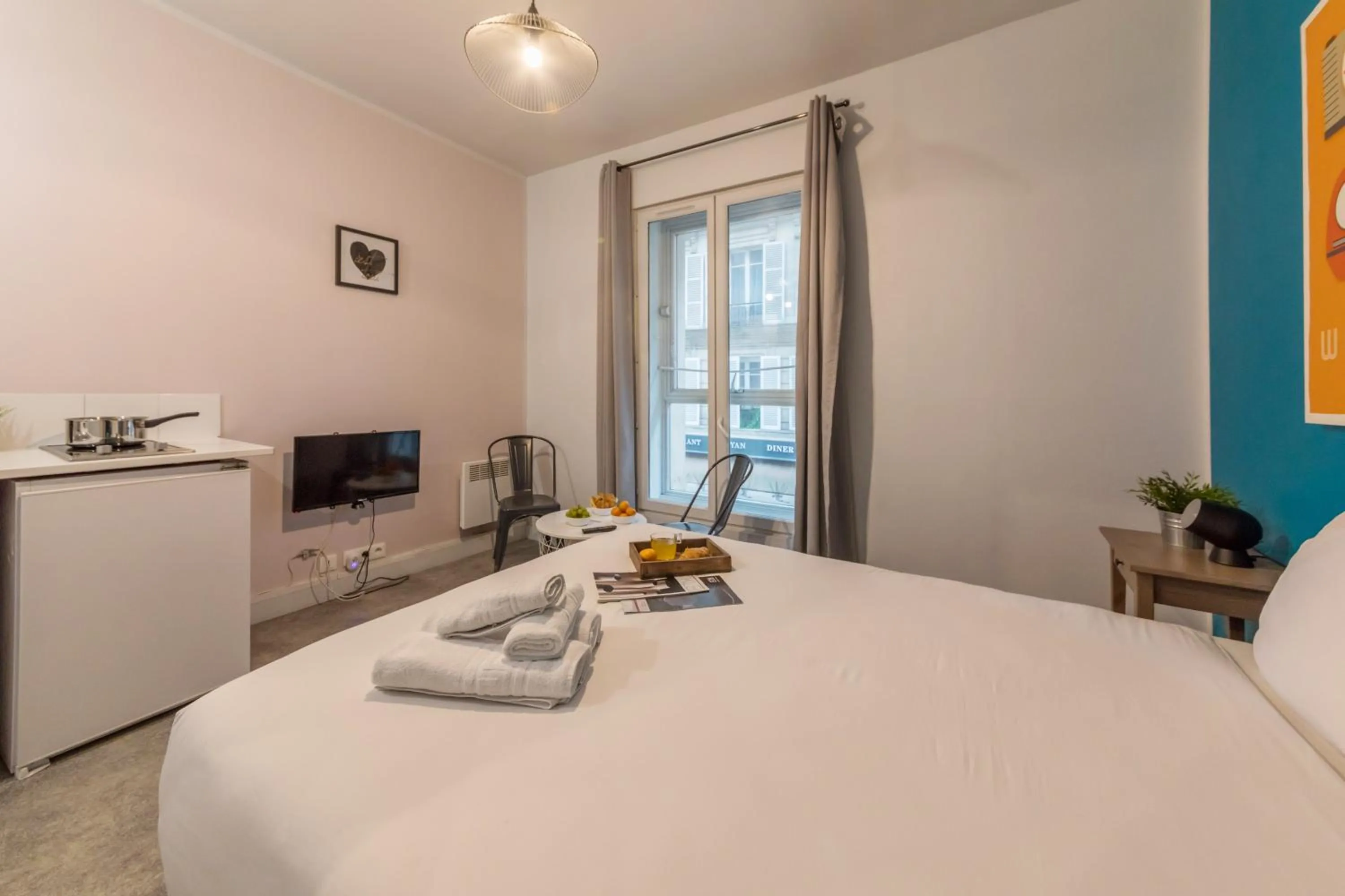 Photo of the whole room, Bed in WS Hôtel de Ville - Le Marais