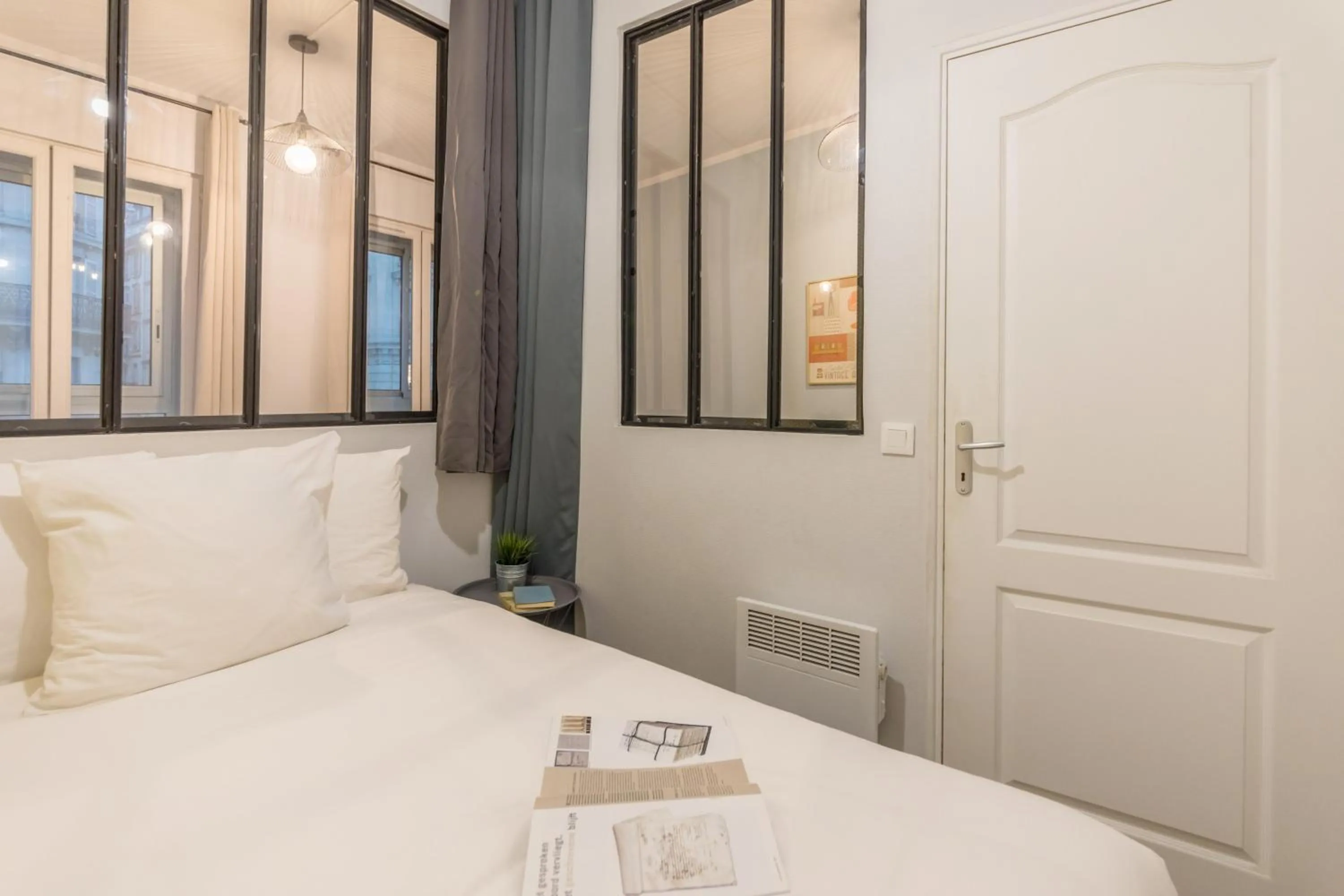 Photo of the whole room, Bed in WS Hôtel de Ville - Le Marais