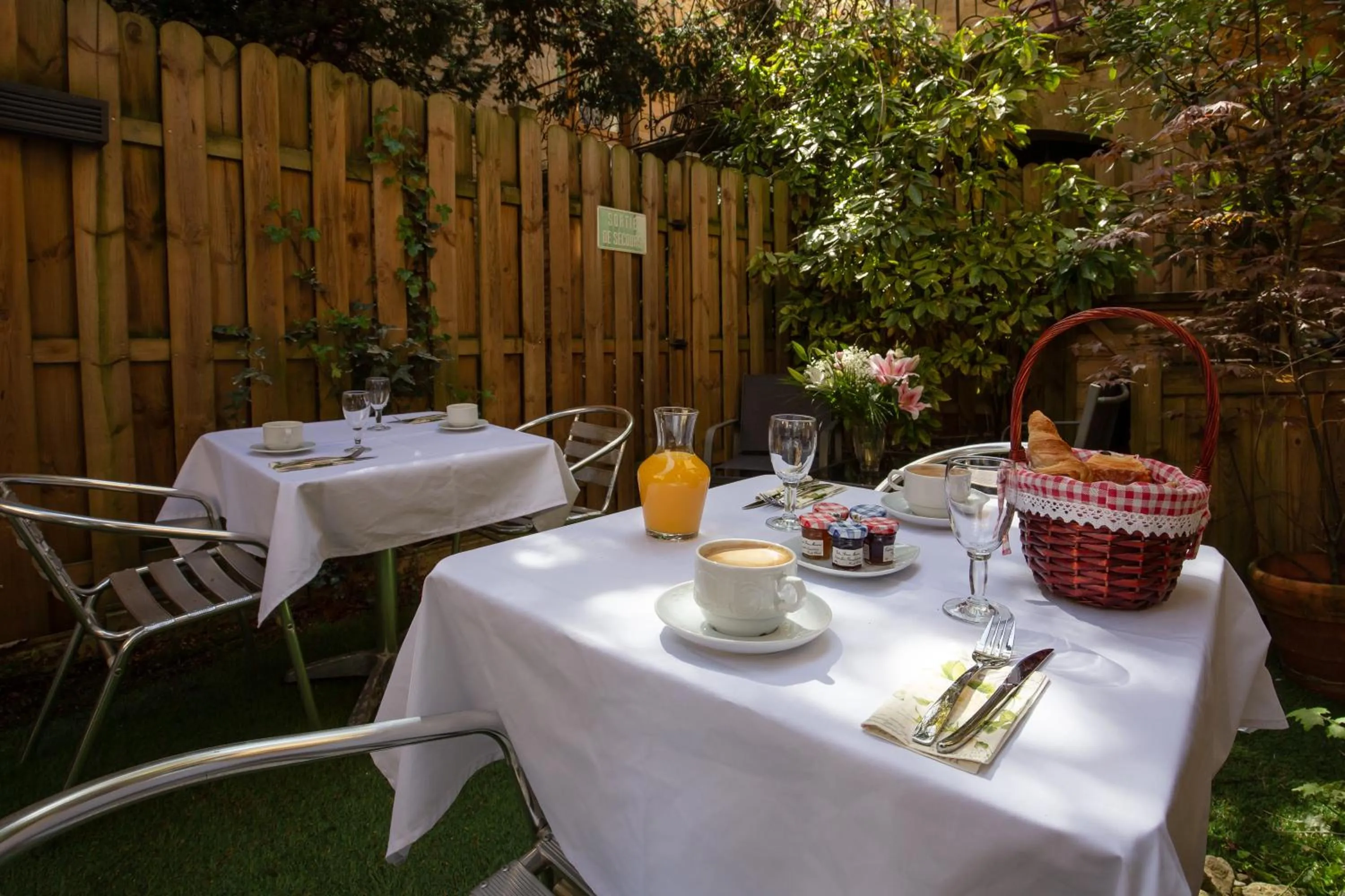 Patio in La Villa des Consuls - Gîte de tourisme de charme