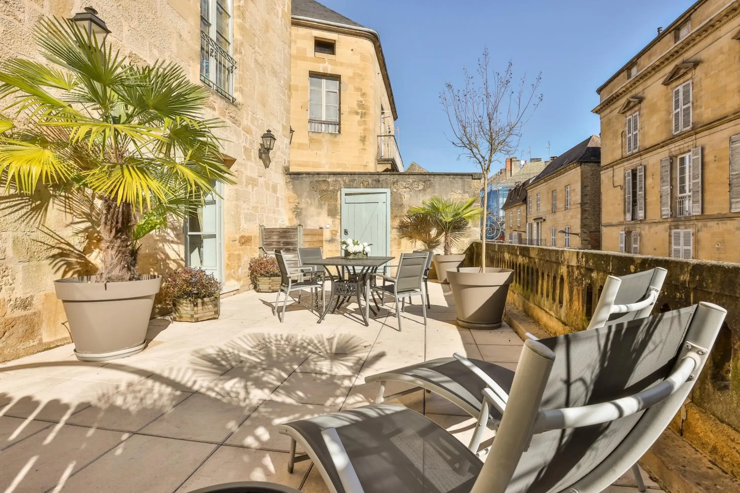 Apartment with Terrace (Ground Floor) in La Villa des Consuls - Gîte de tourisme de charme Apartment with Terrace (Ground Floor) in La Villa des Consuls - Gîte de tourisme de charme