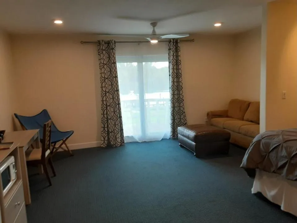 The Rivers Edge Motel