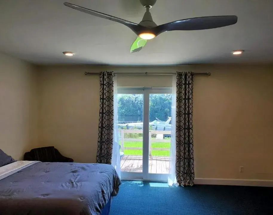 Suite with River View in The Rivers Edge Motel Suite with River View in The Rivers Edge Motel