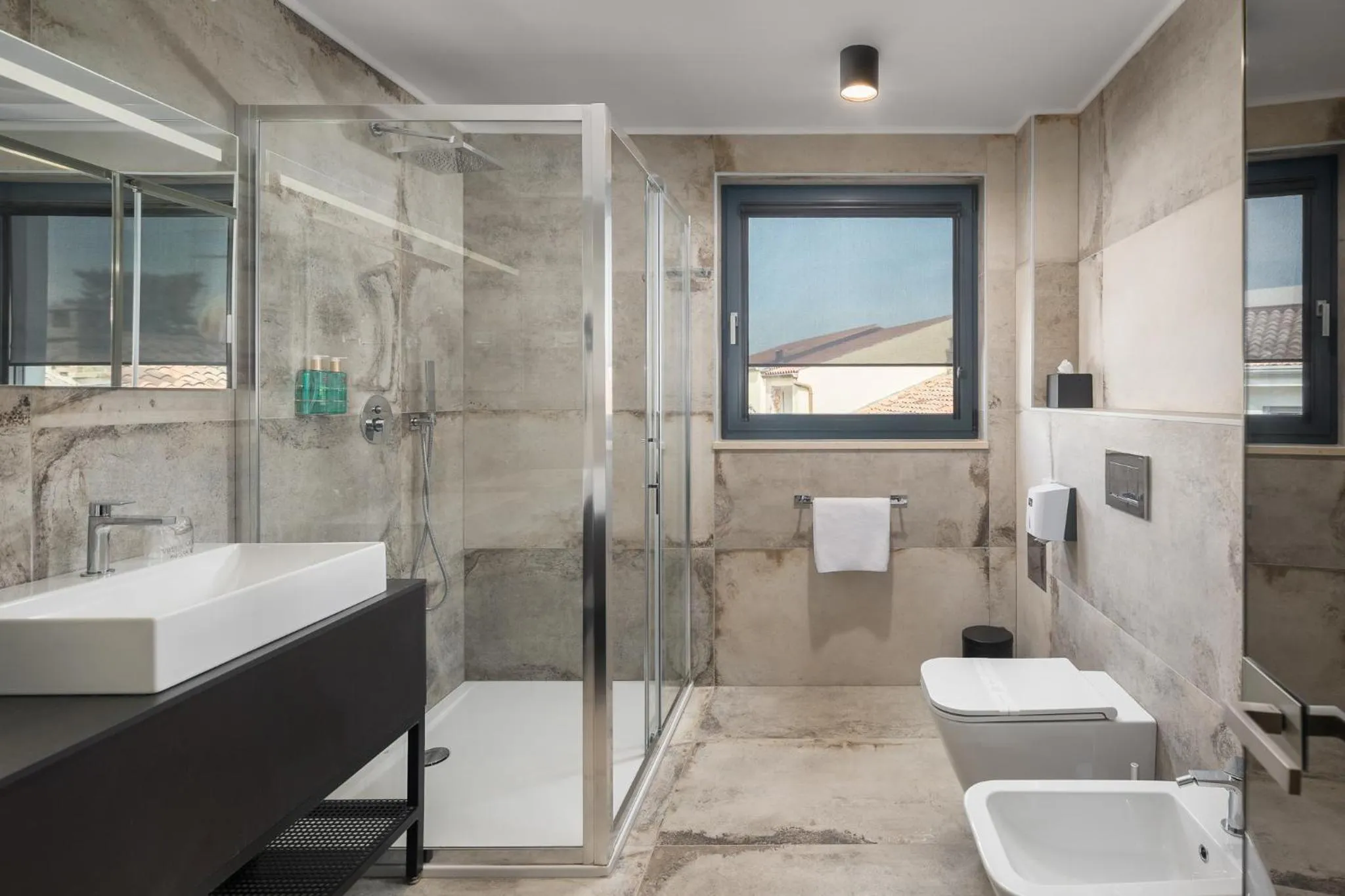 Shower in Hotel Cittar