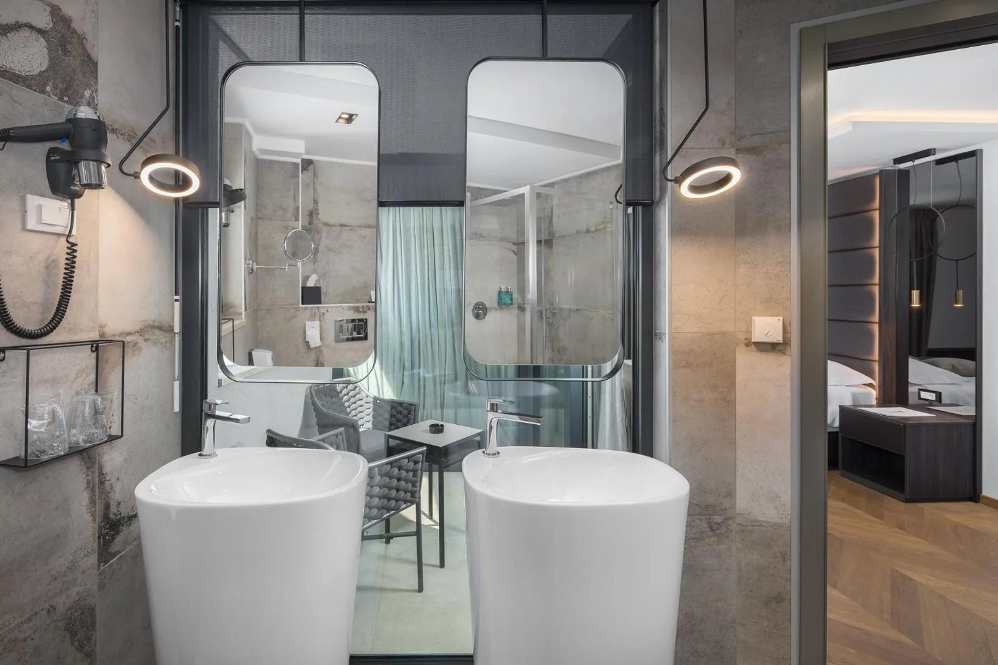 Shower in Hotel Cittar