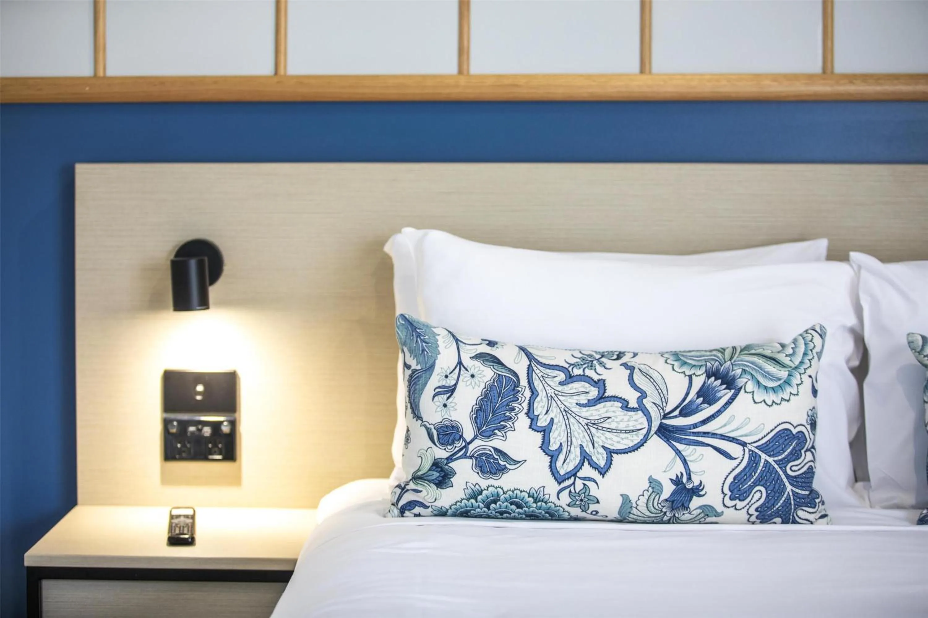 Bedroom, Bed in Nightcap at Queens Beach Hotel