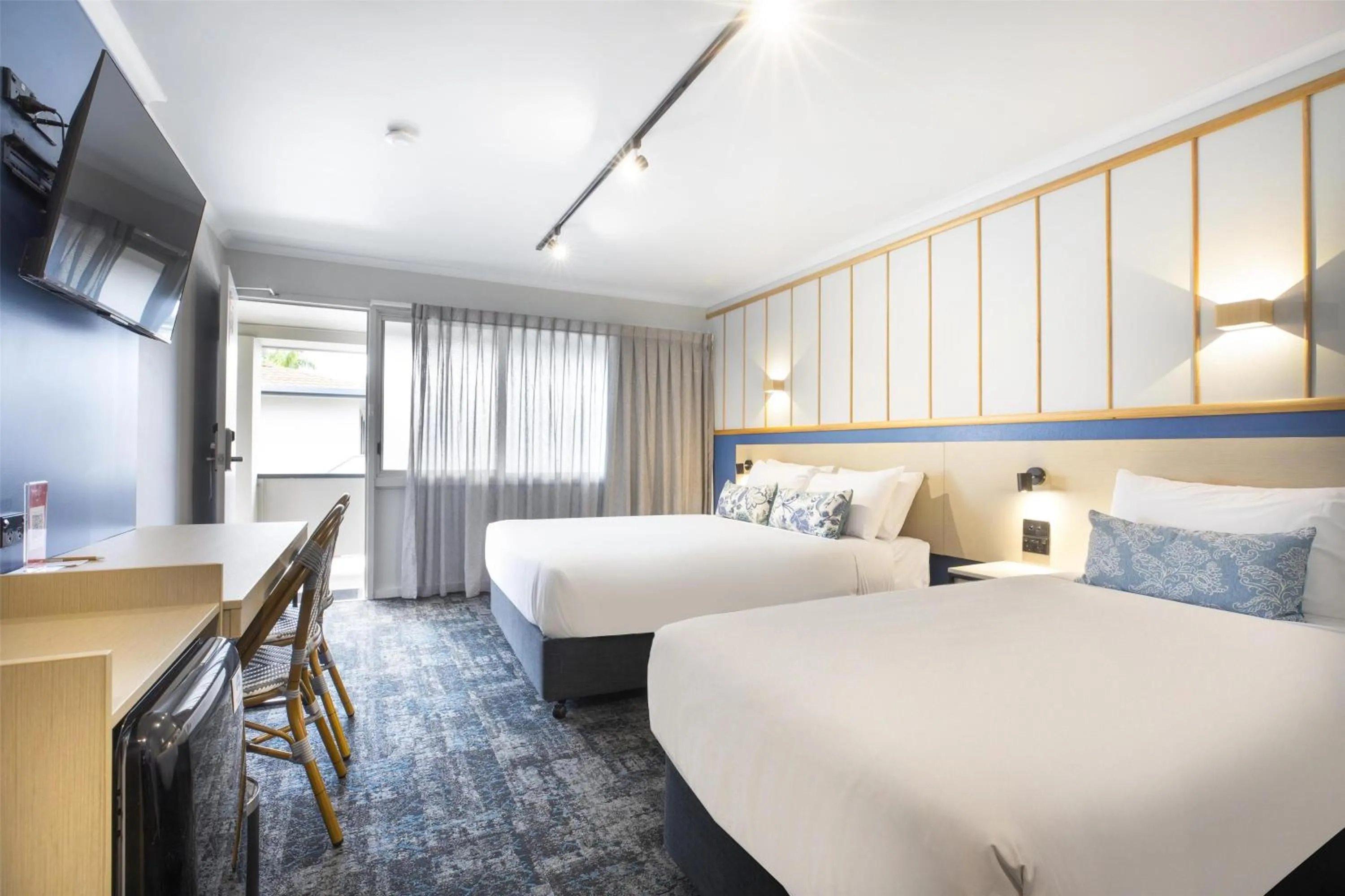 Bedroom, Bed in Nightcap at Queens Beach Hotel