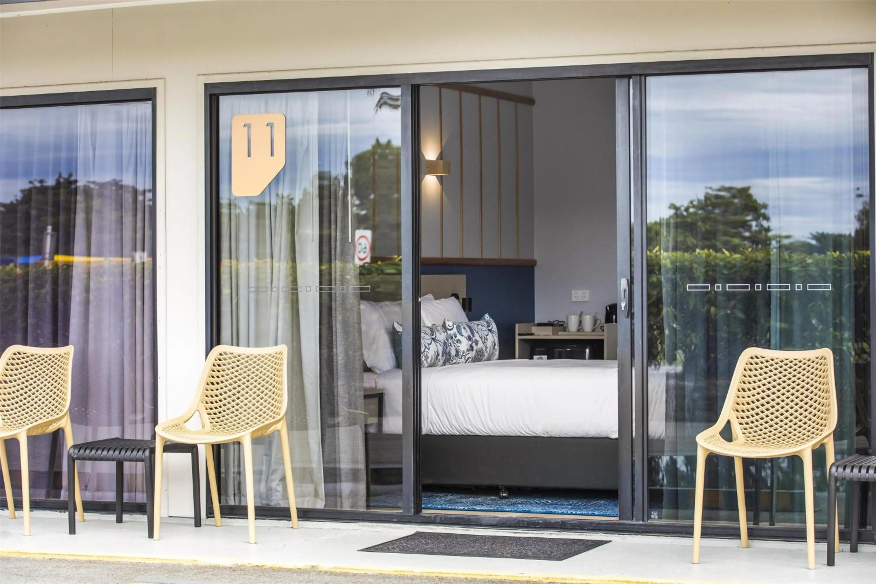 View (from property/room), Bed in Nightcap at Queens Beach Hotel