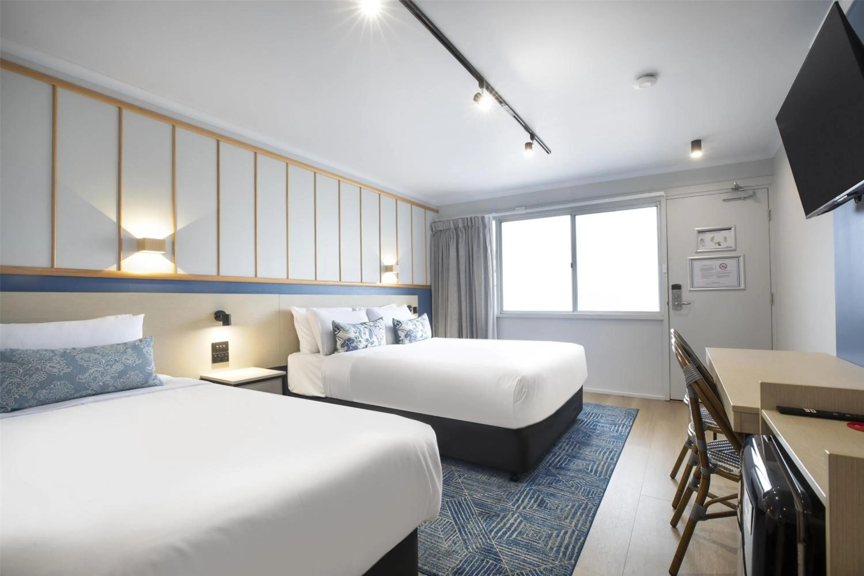 Bedroom, Bed in Nightcap at Queens Beach Hotel