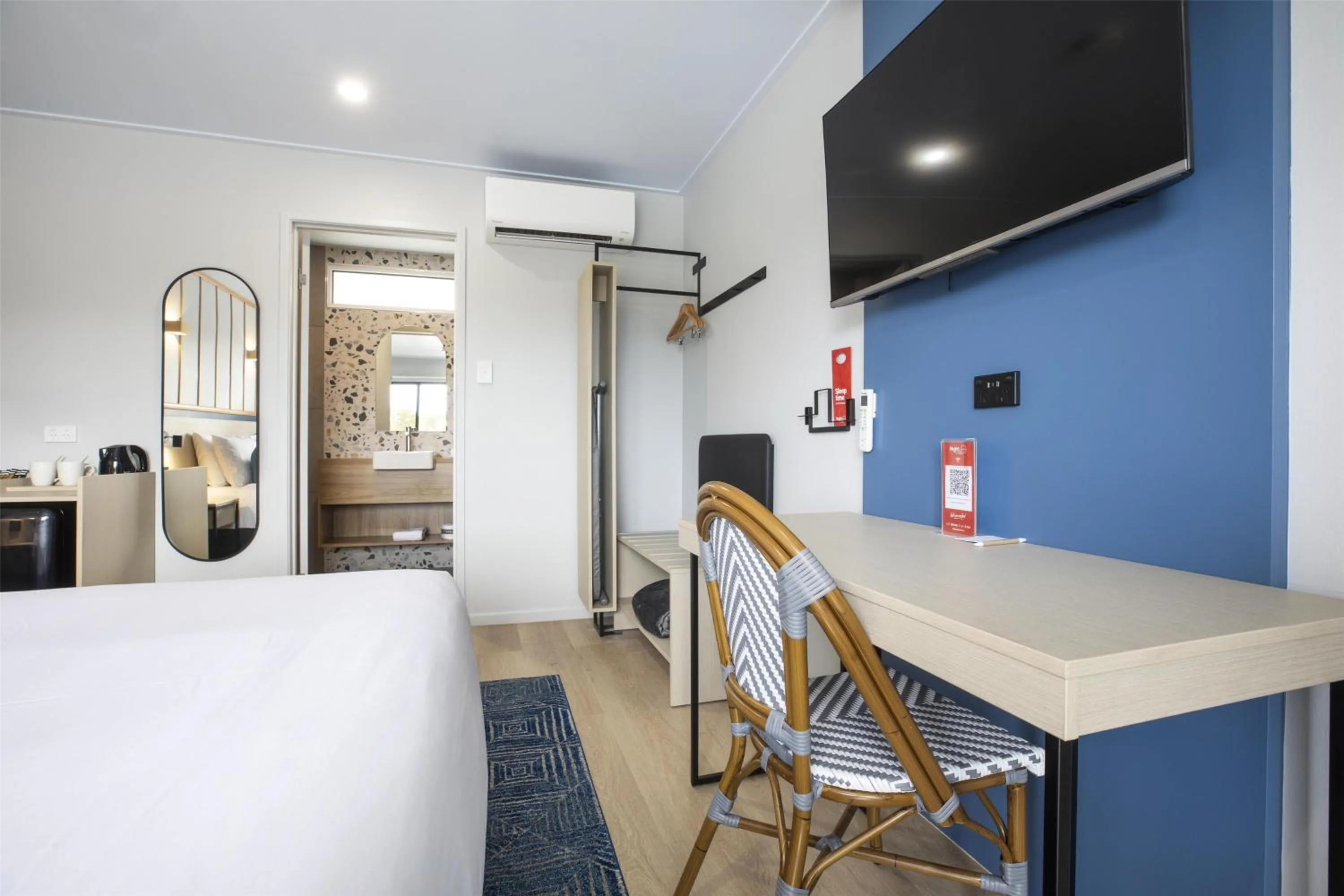 TV and multimedia, Bed in Nightcap at Queens Beach Hotel