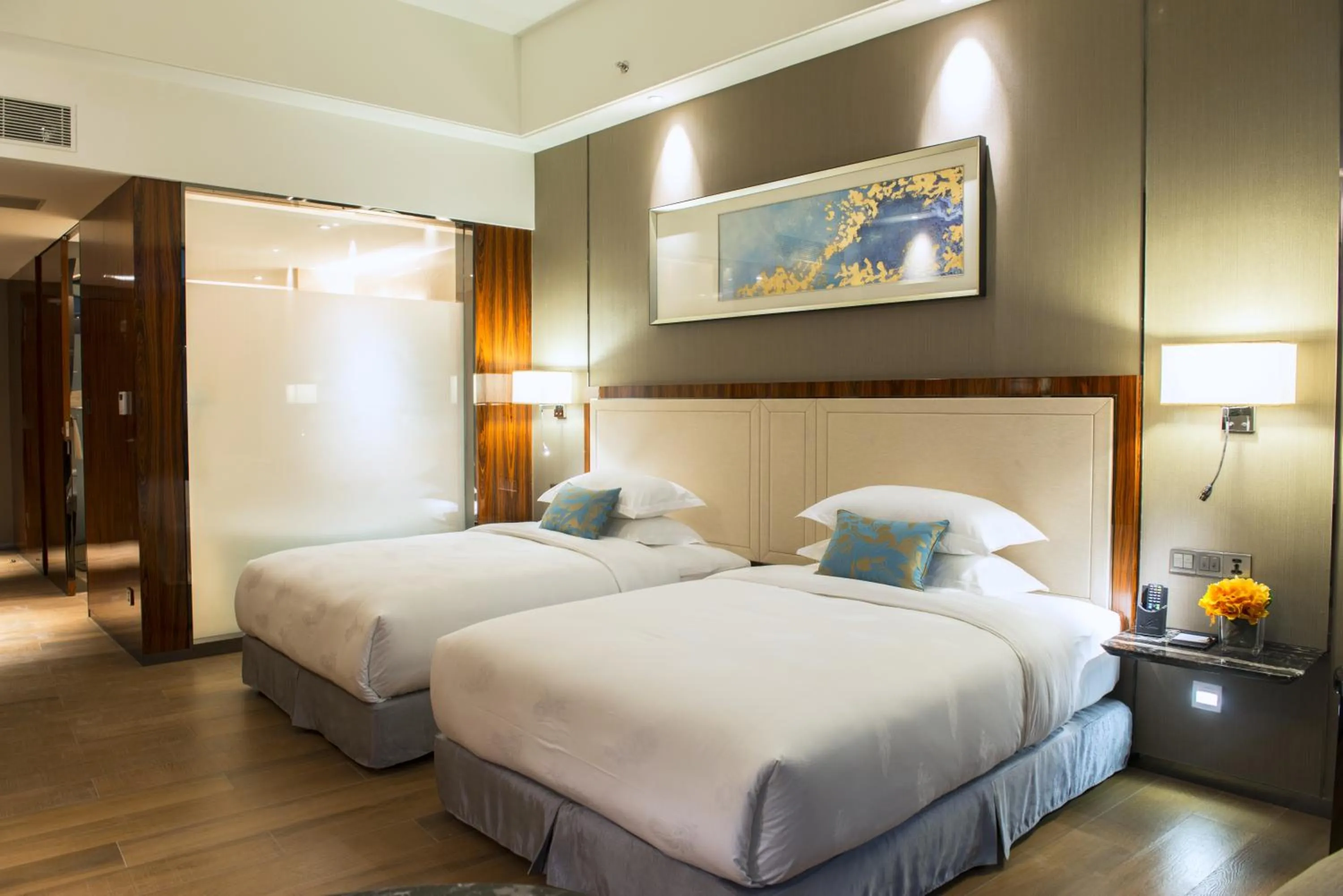 Bedroom, Bed in Forest City Marina Hotel