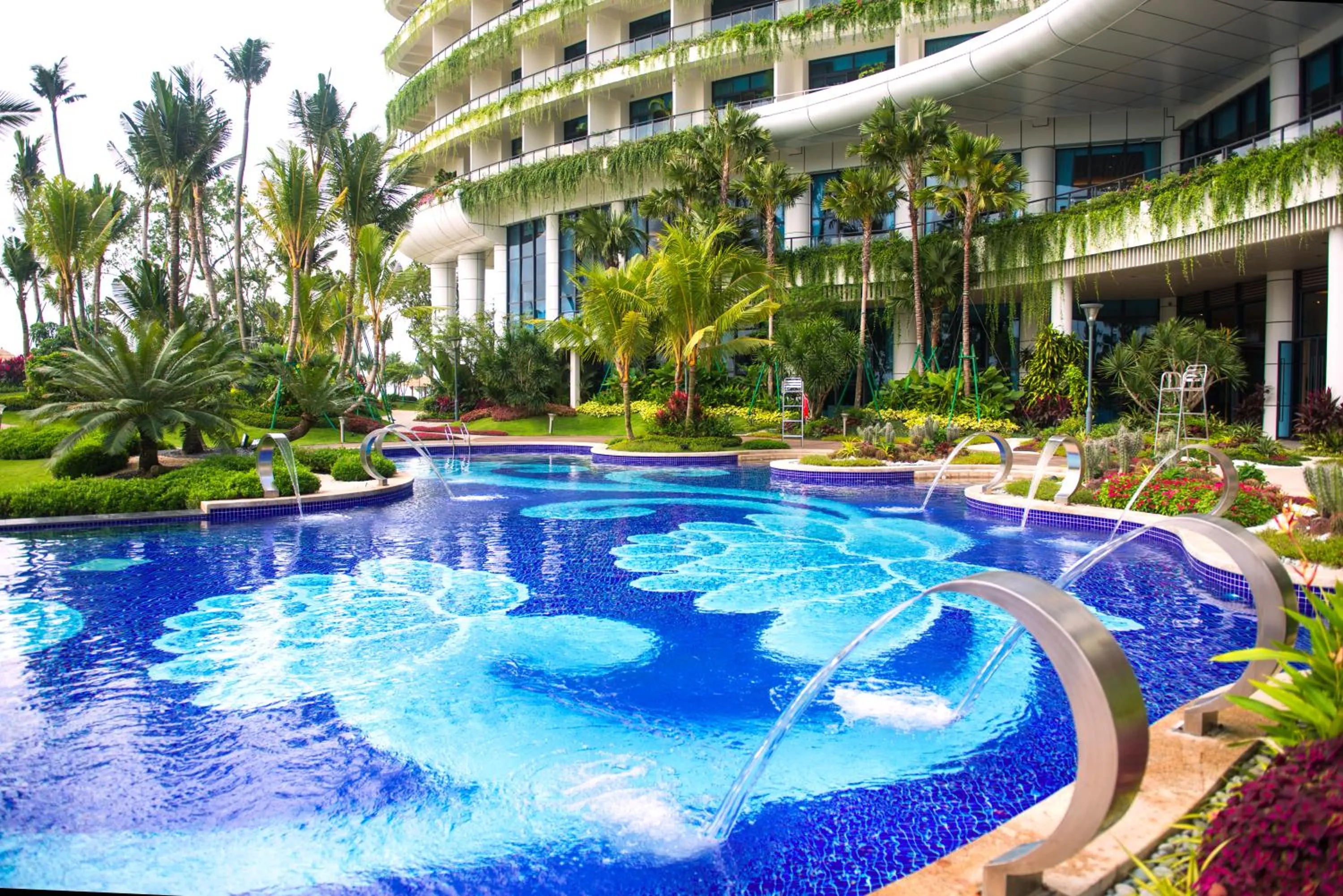 Swimming pool in Forest City Marina Hotel