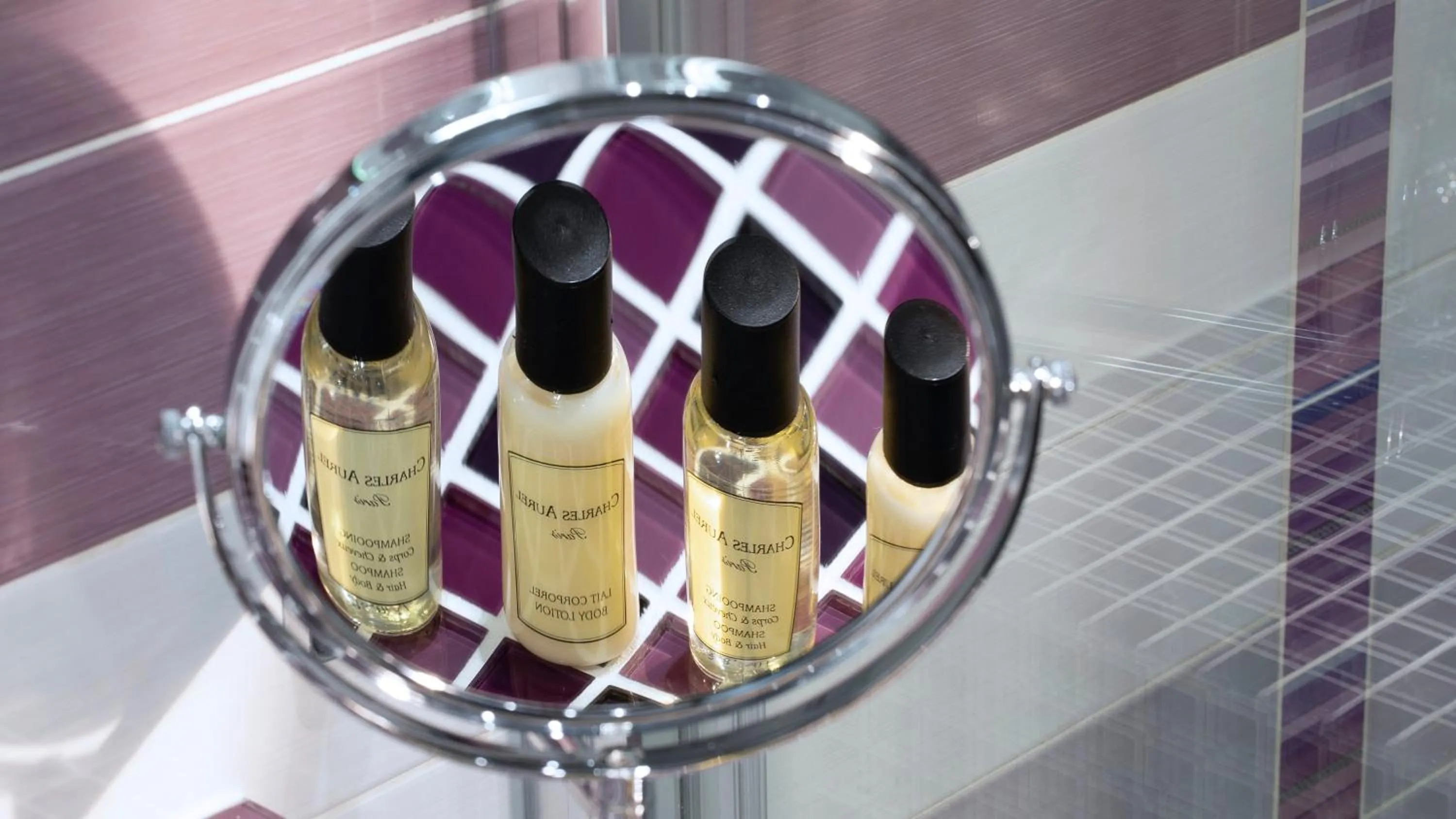 Bathroom in Hôtel du Plat d'Etain