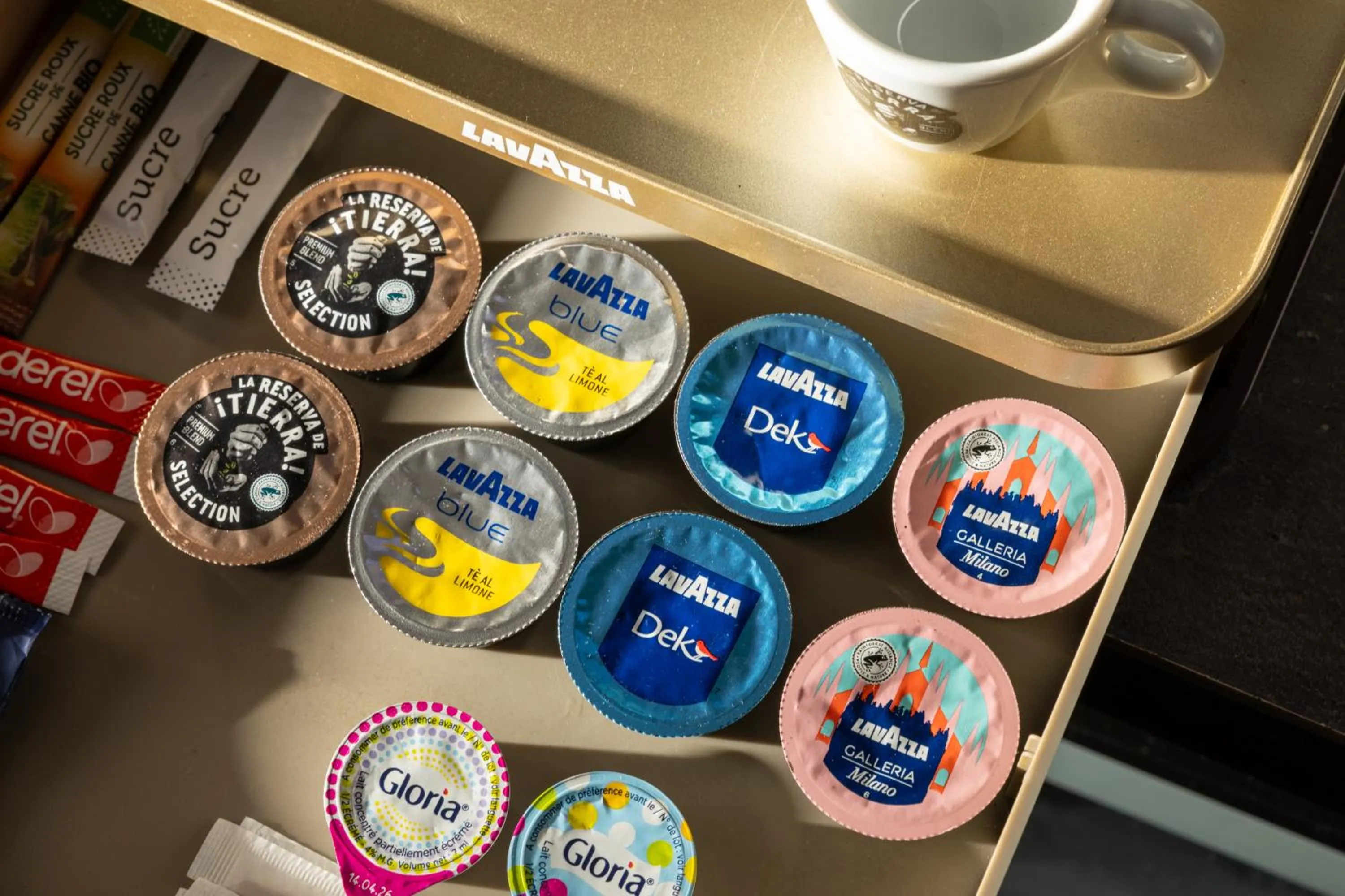 Coffee/tea facilities in Hôtel du Plat d'Etain