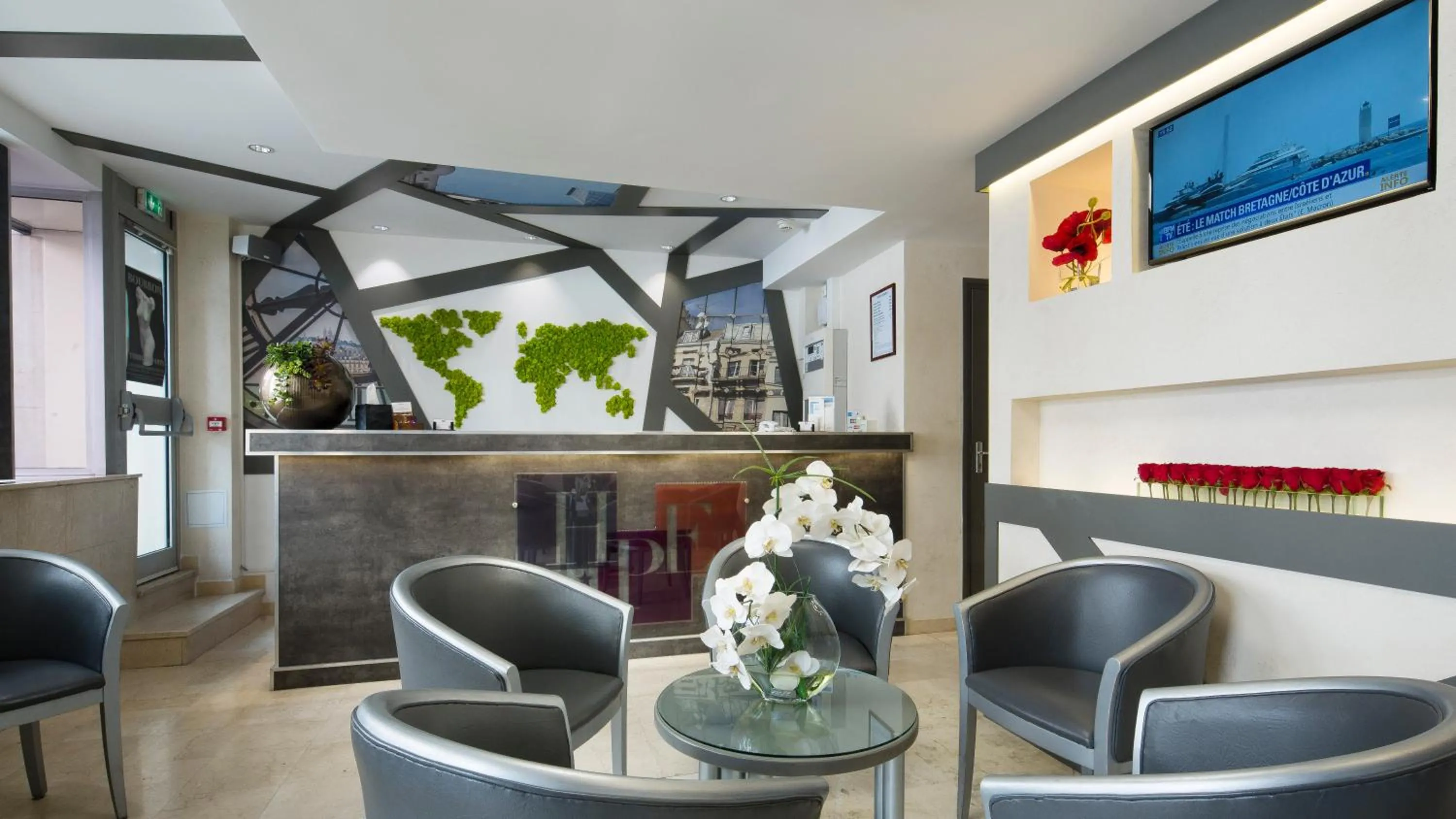 Lobby or reception in Hôtel du Plat d'Etain