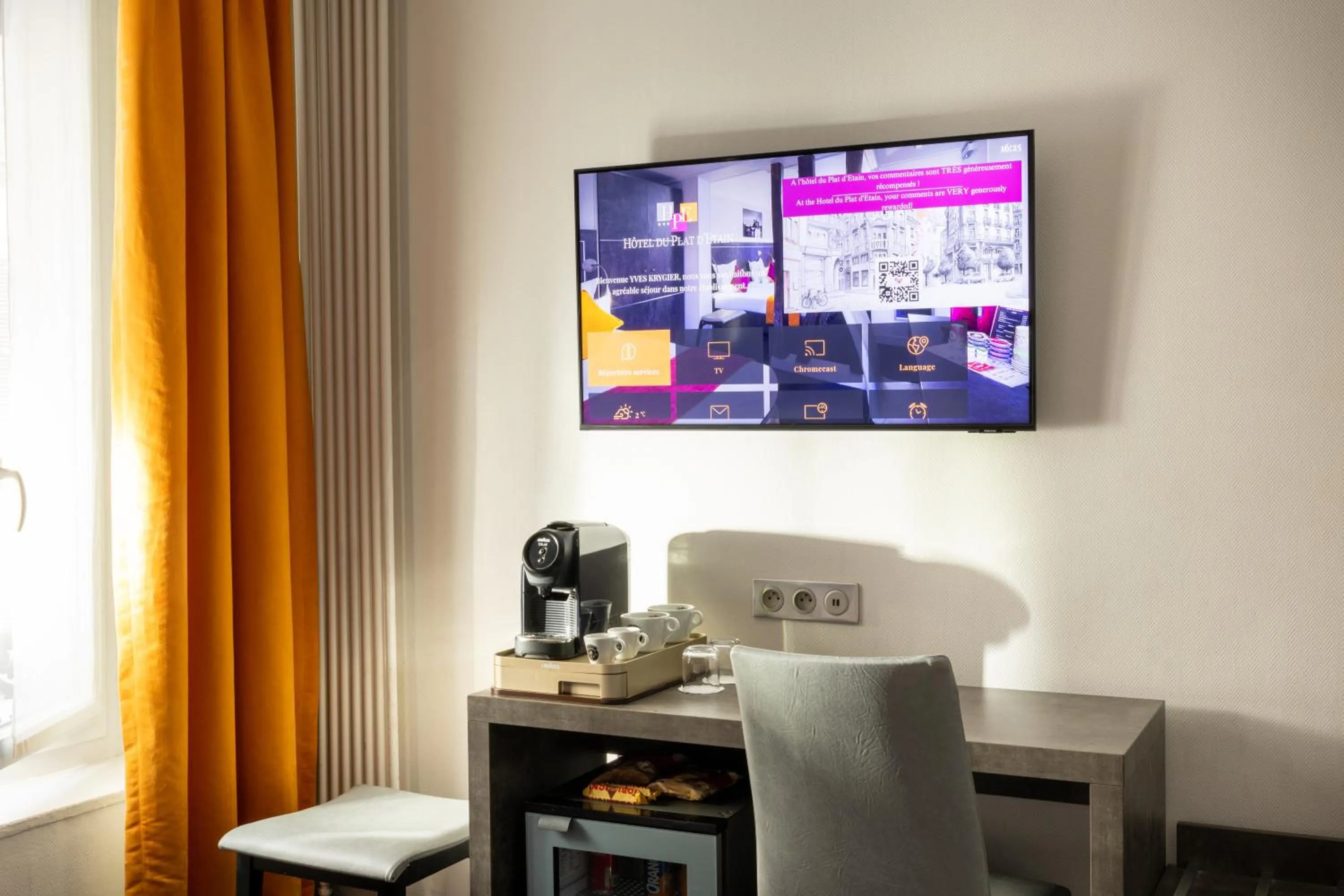 Photo of the whole room in Hôtel du Plat d'Etain