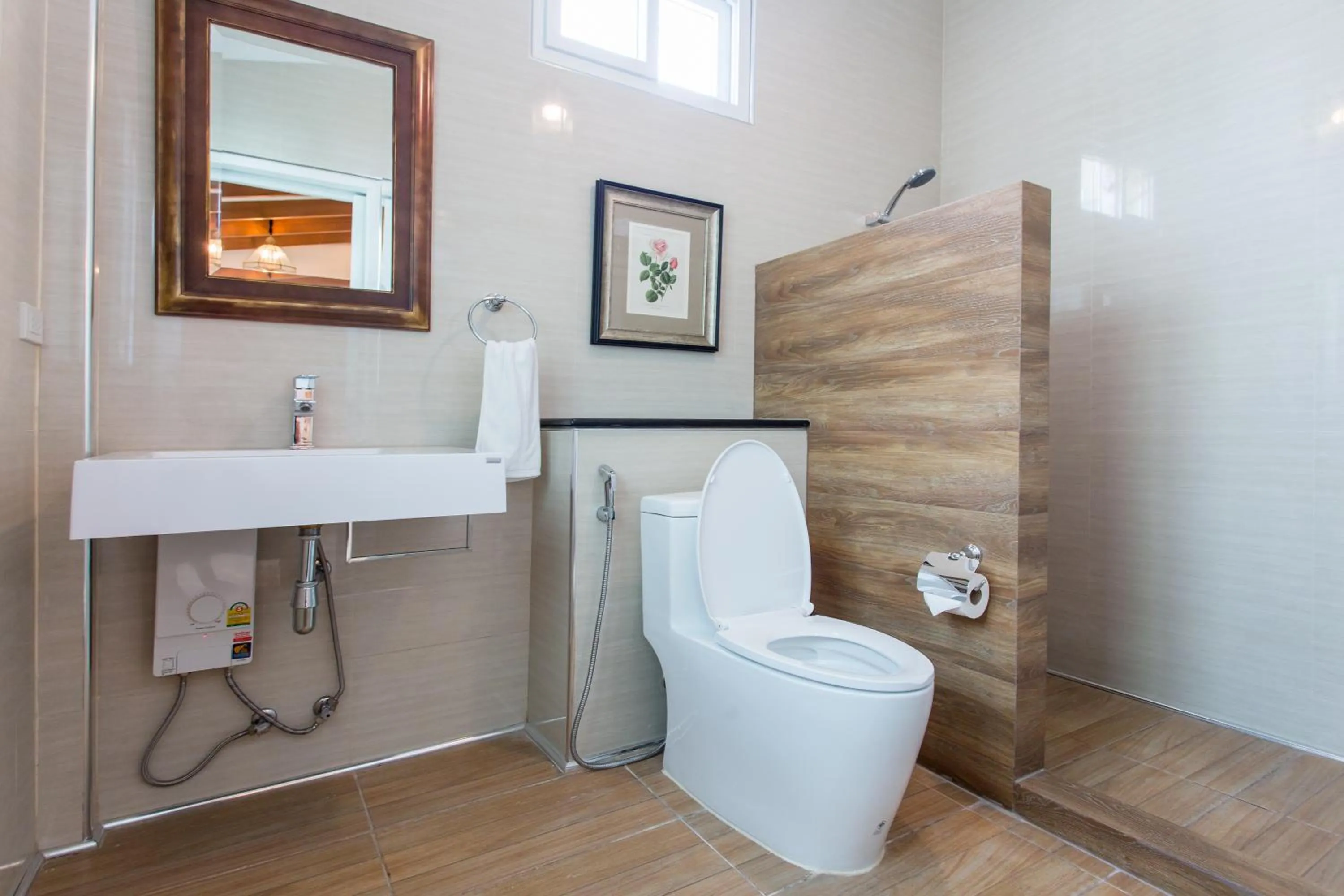 Toilet in The Lek Aree